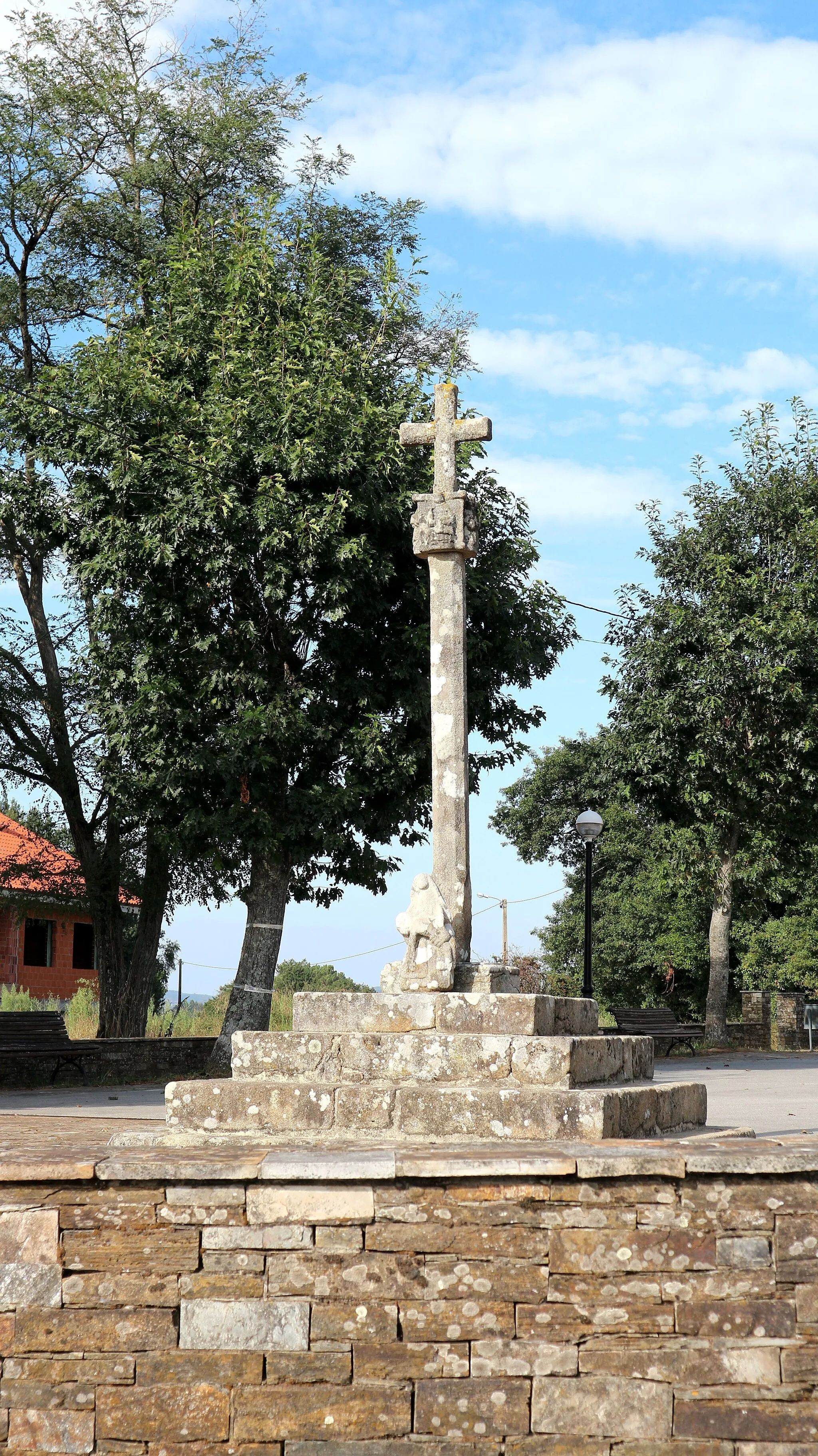 Photo showing: Cruceiro da igrexa de Santaia de Pereira. No campo da festa de Pereira, Ordes.