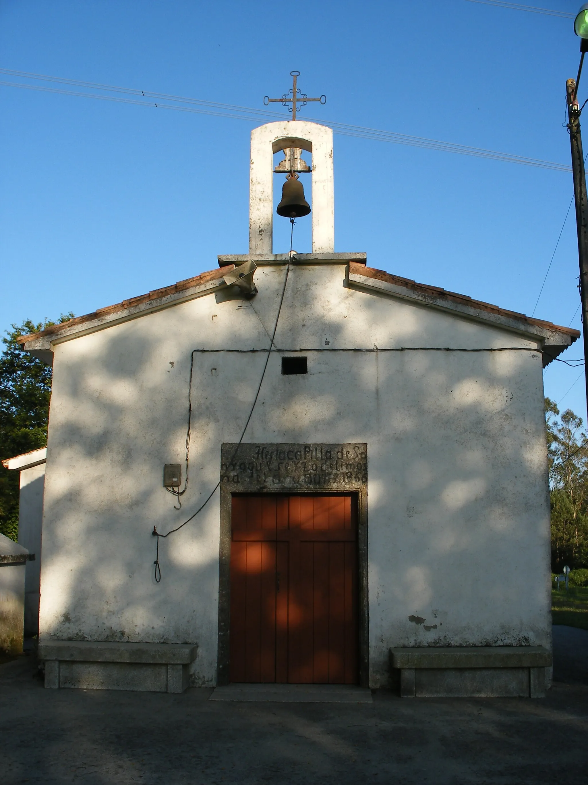 Photo showing: Ermida de San Roque no lugar das Travesas da parroquia de Beira no concello coruñés de Carral.