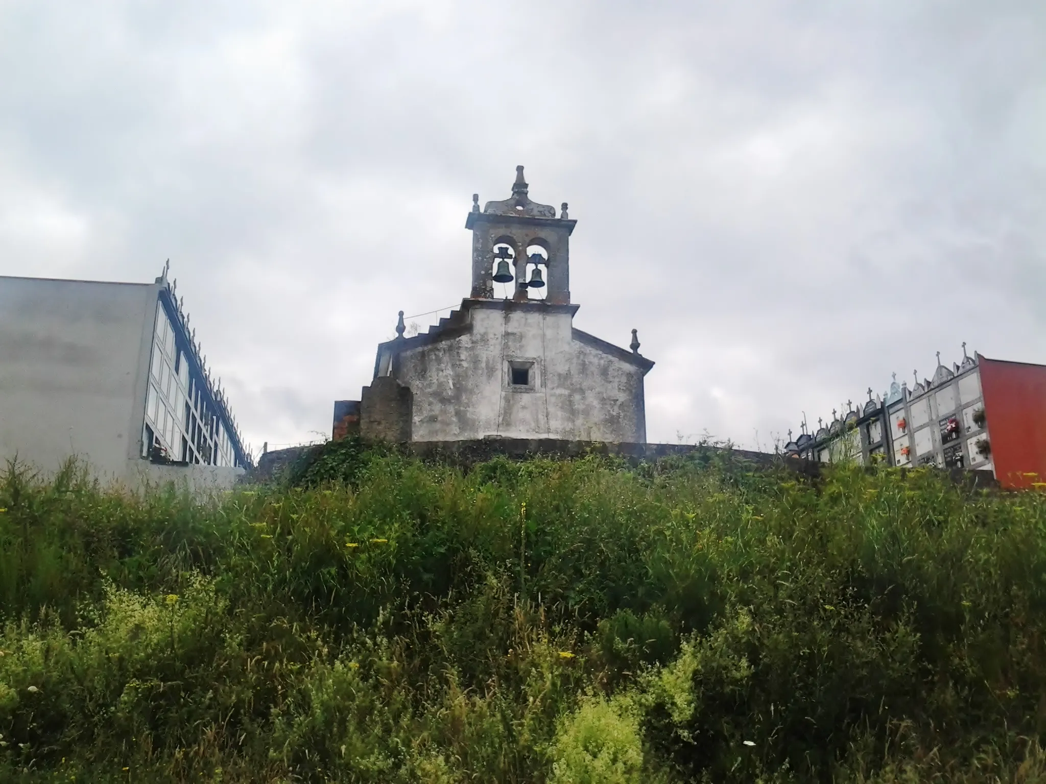 Photo showing: Igrexa de Probaos no concello coruñés de Oza-Cesuras.