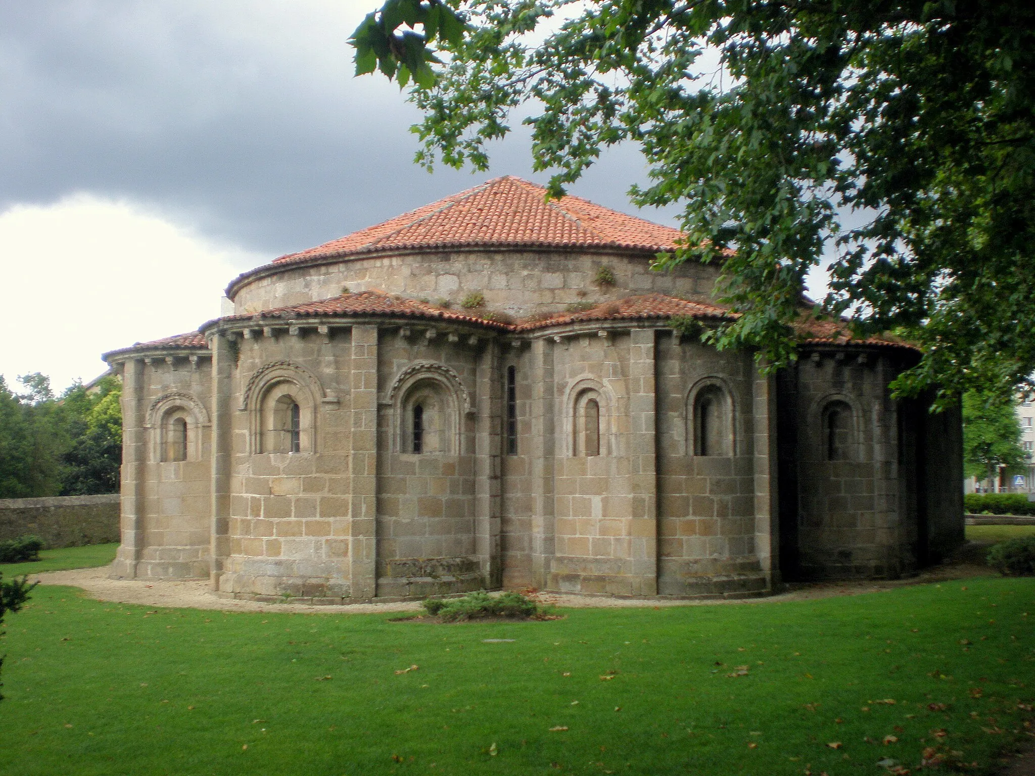 Photo showing: Absis de l´església romànica de Santa Maria (segle XII)

Igrexa de Santa María en Cambre. Galiza (século XII)