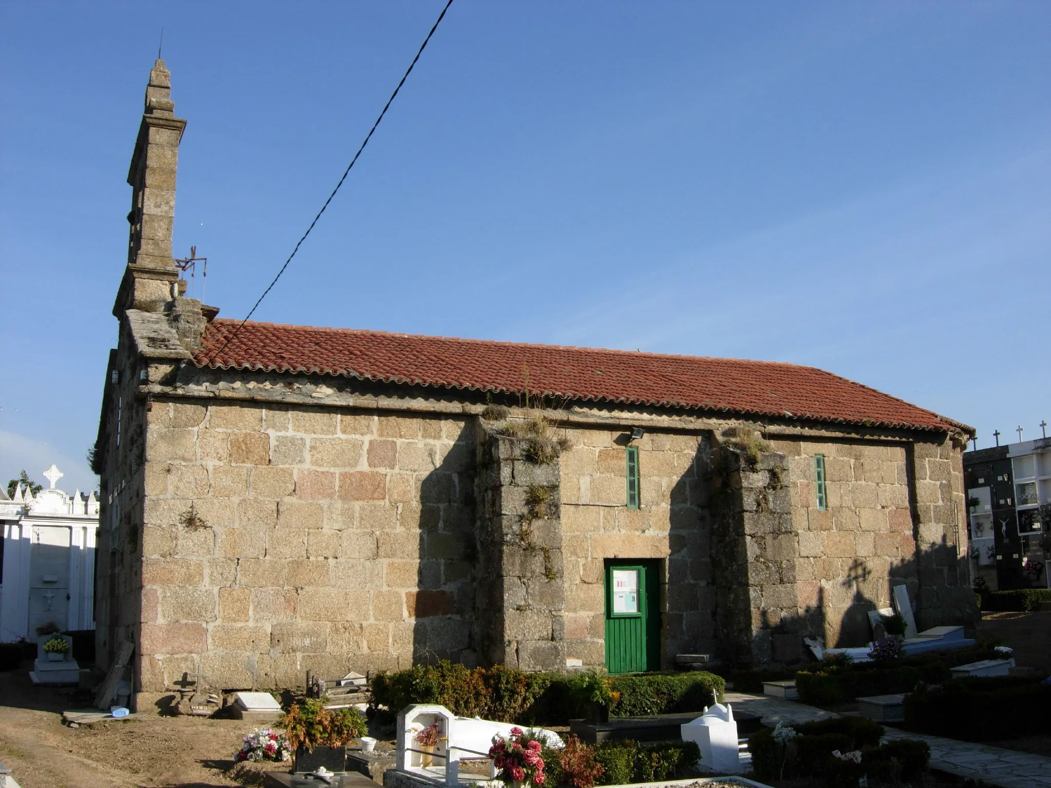 Photo showing: Iglesia románica construida en el siglo XII, de una sola nave con ábside semicircular, decorado con canecillos.