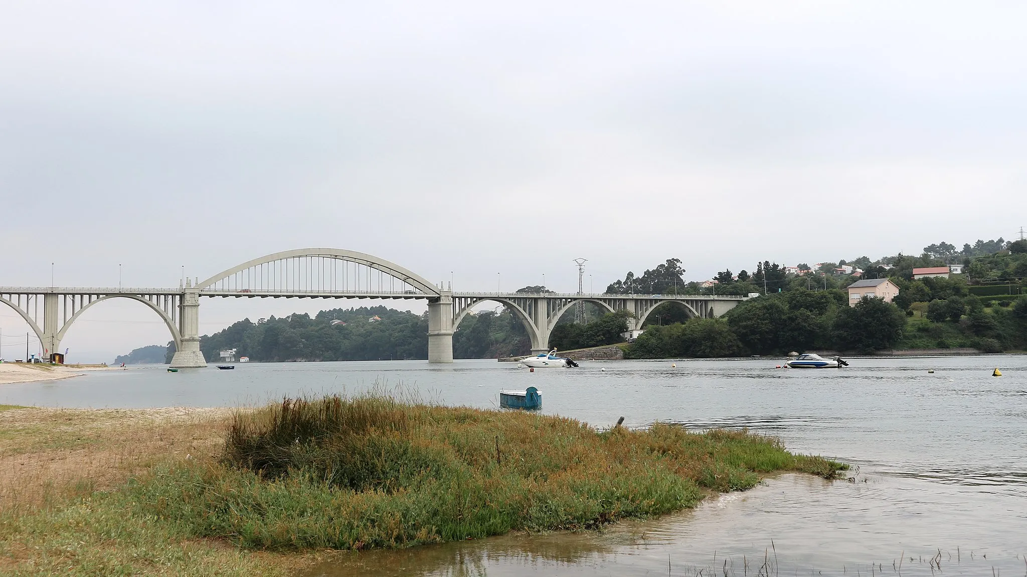 Photo showing: A Ponte do Pedrido. Entre A Ponte do Pedrido, Moruxo, Bergondo e a Ínsua, San Pantaleón das Viñas, Paderne.