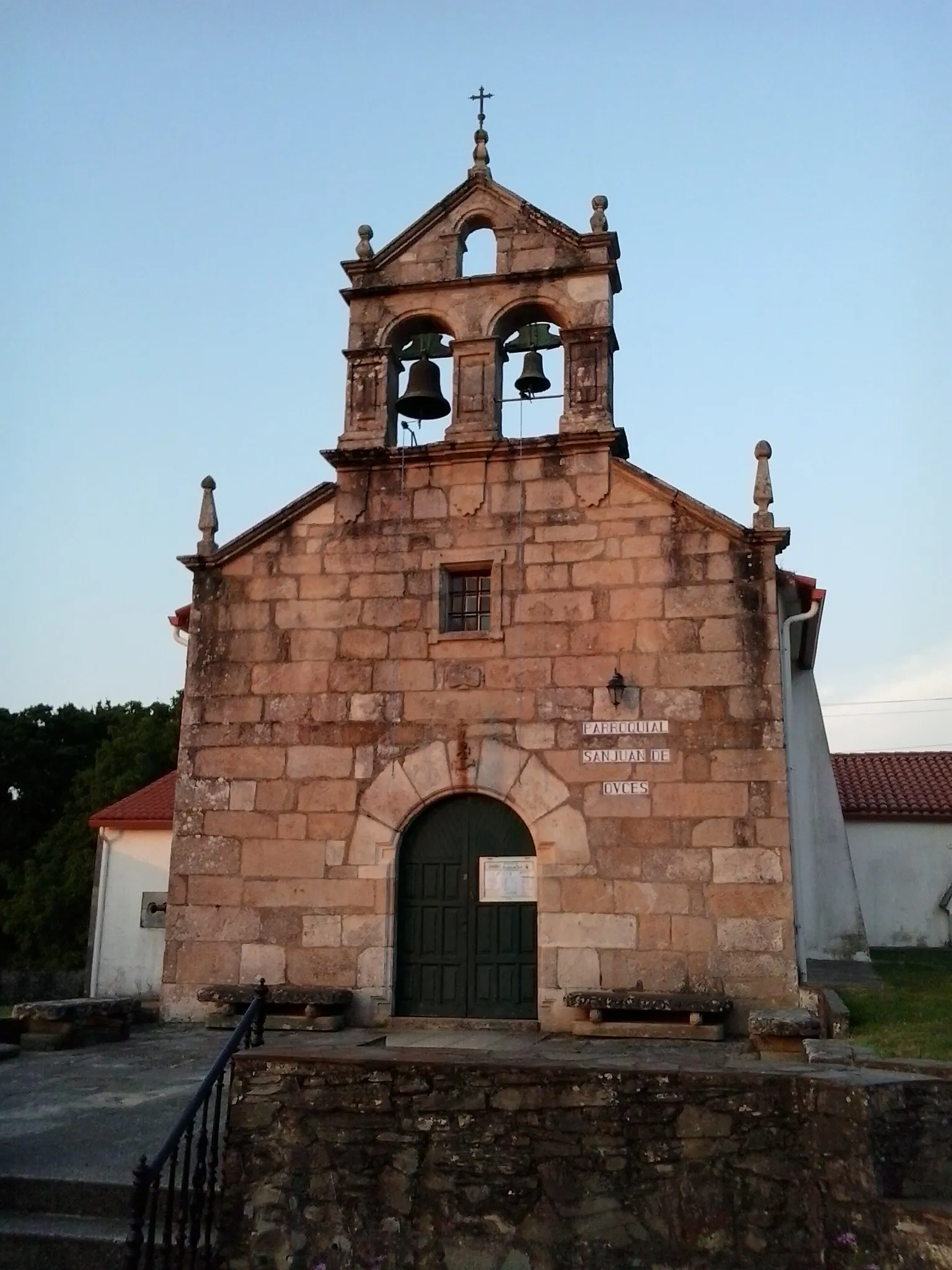 Photo showing: Igrexa parroquial de San Xoán de Ouces no concello de Bergondo.