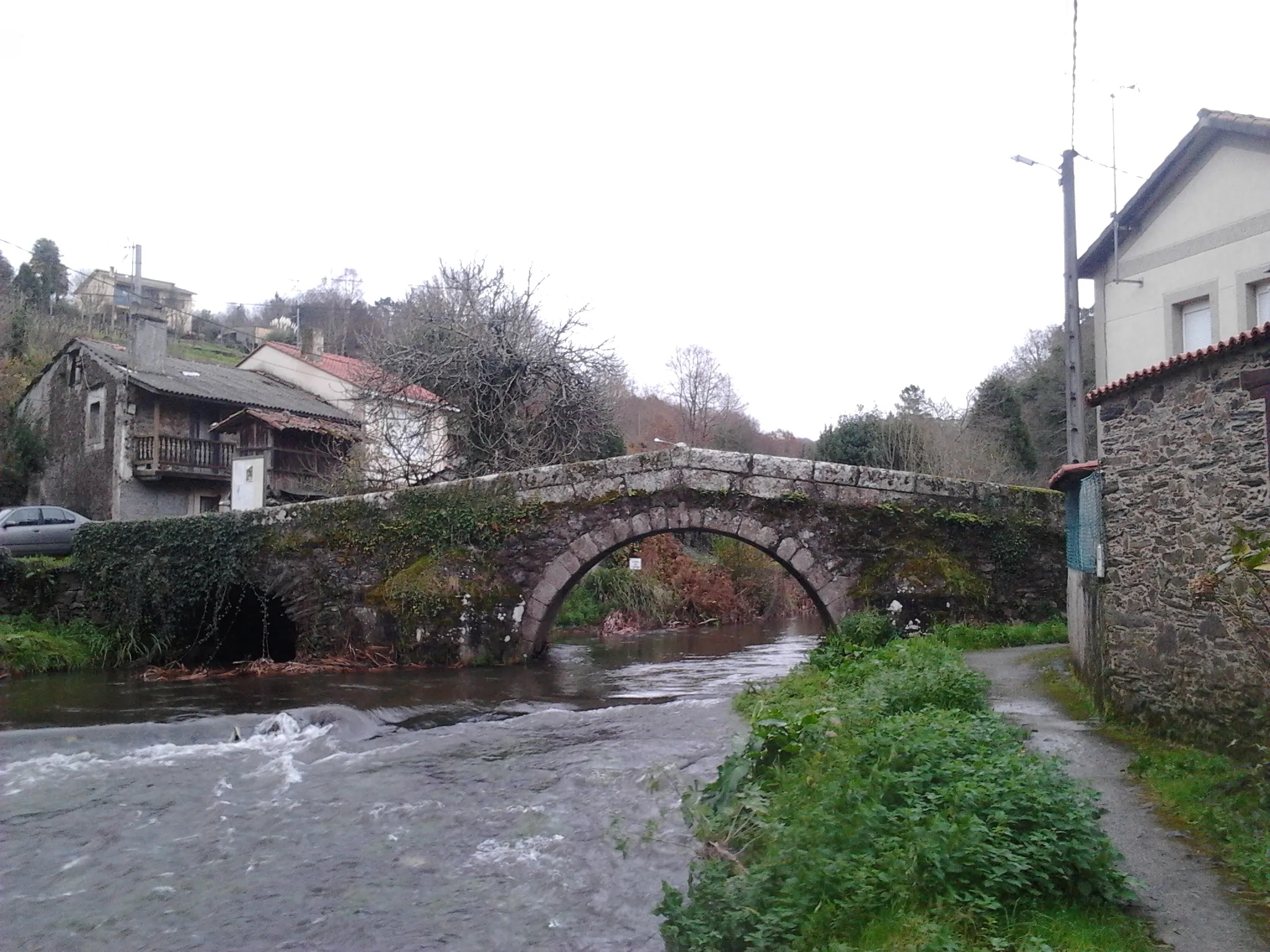 Photo showing: Ponte medieval sobre o río Mendo, no lugar de Roibeira, parroquia de Brabío, concello de Betanzos