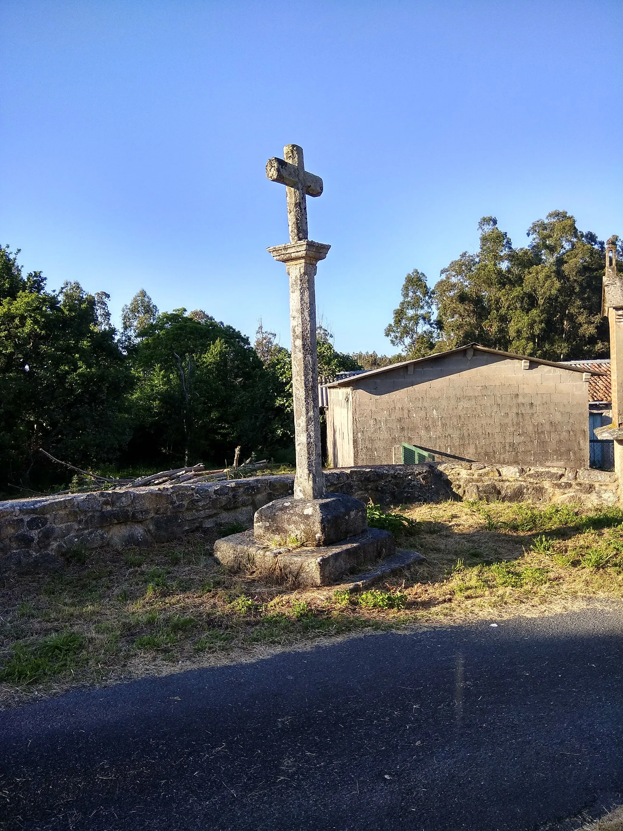 Photo showing: Cruceiro de Flores, na parroquia de Feás, do concello de Aranga, Galiza.