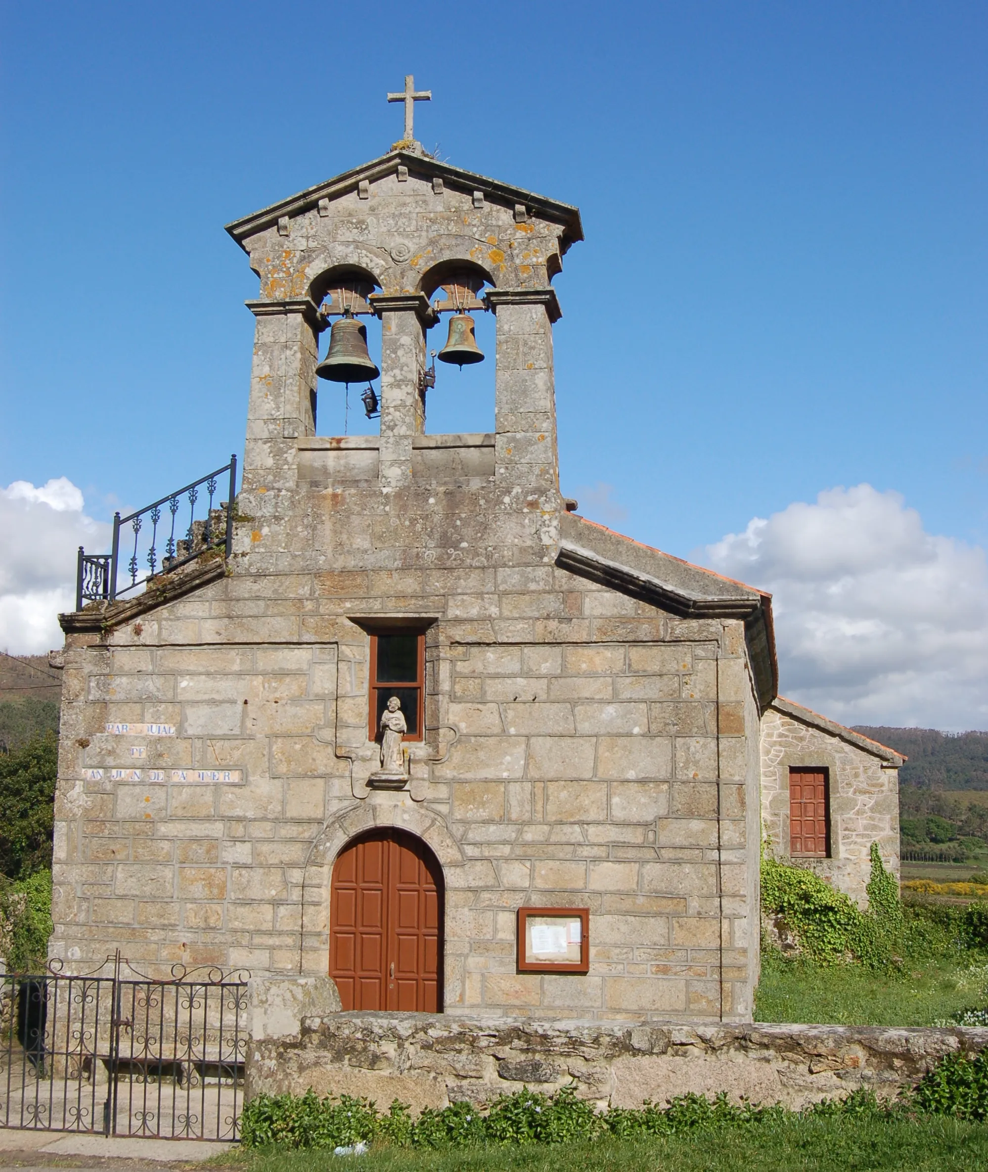 Photo showing: Igrexa parroquial de San Xoán de Sardiñeiro (Fisterra).