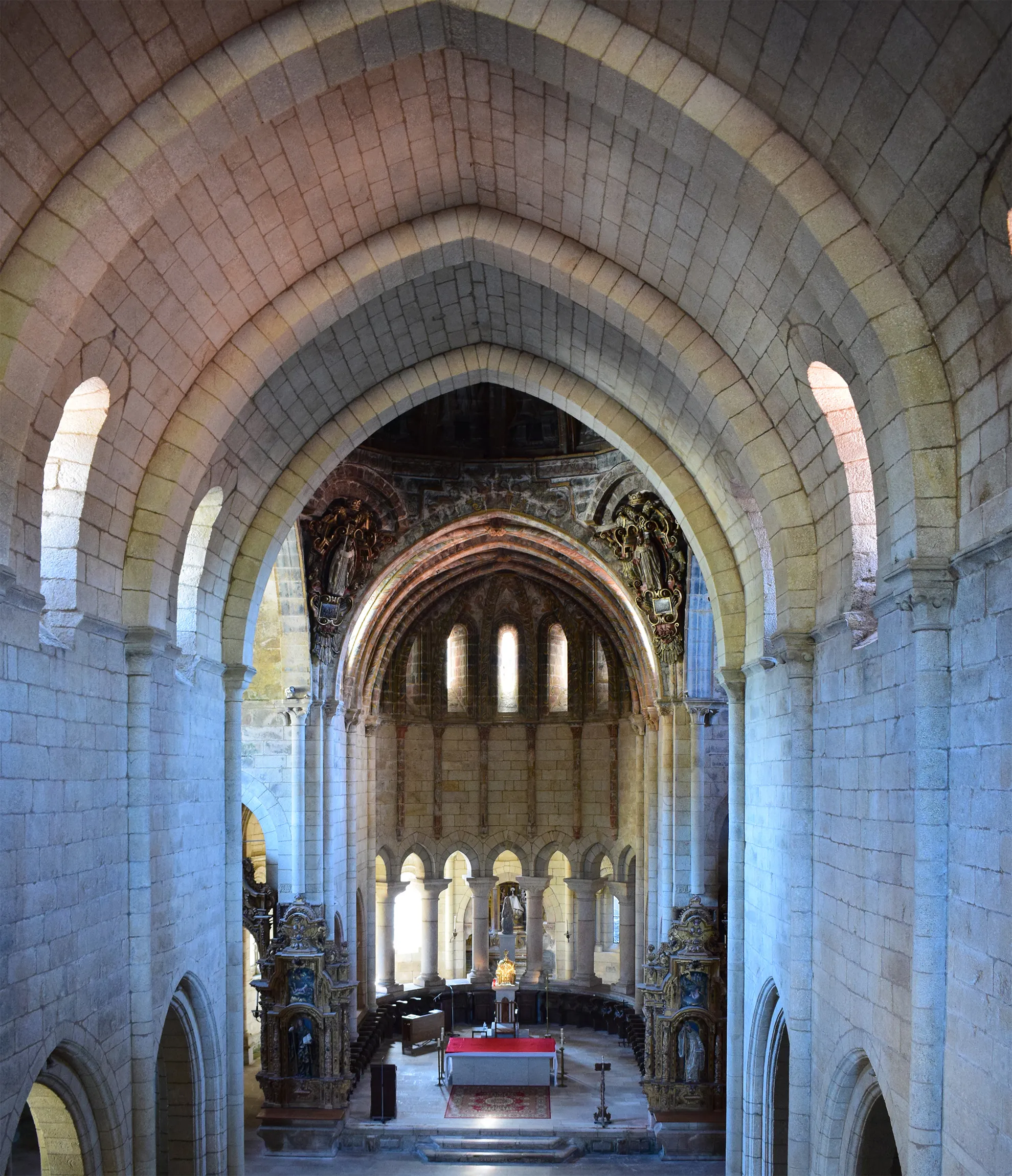 Photo showing: Altar Maior e nave principal da Igrexa abacial do Mosteiro de Oseira