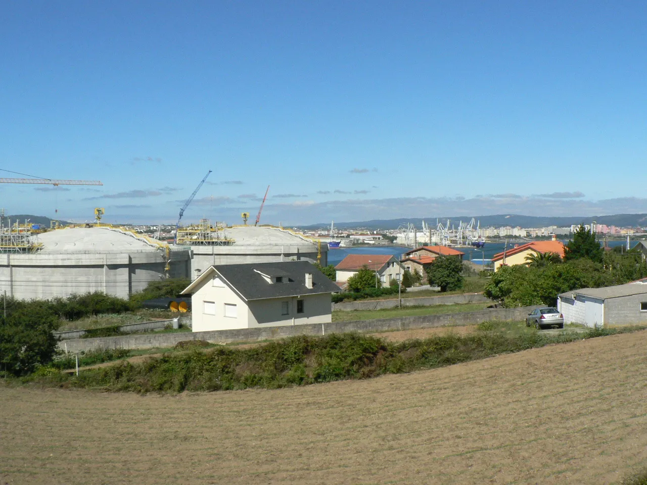 Photo showing: Instalacions de REGANOSA en Mugardos, as obras na fase final en 2006