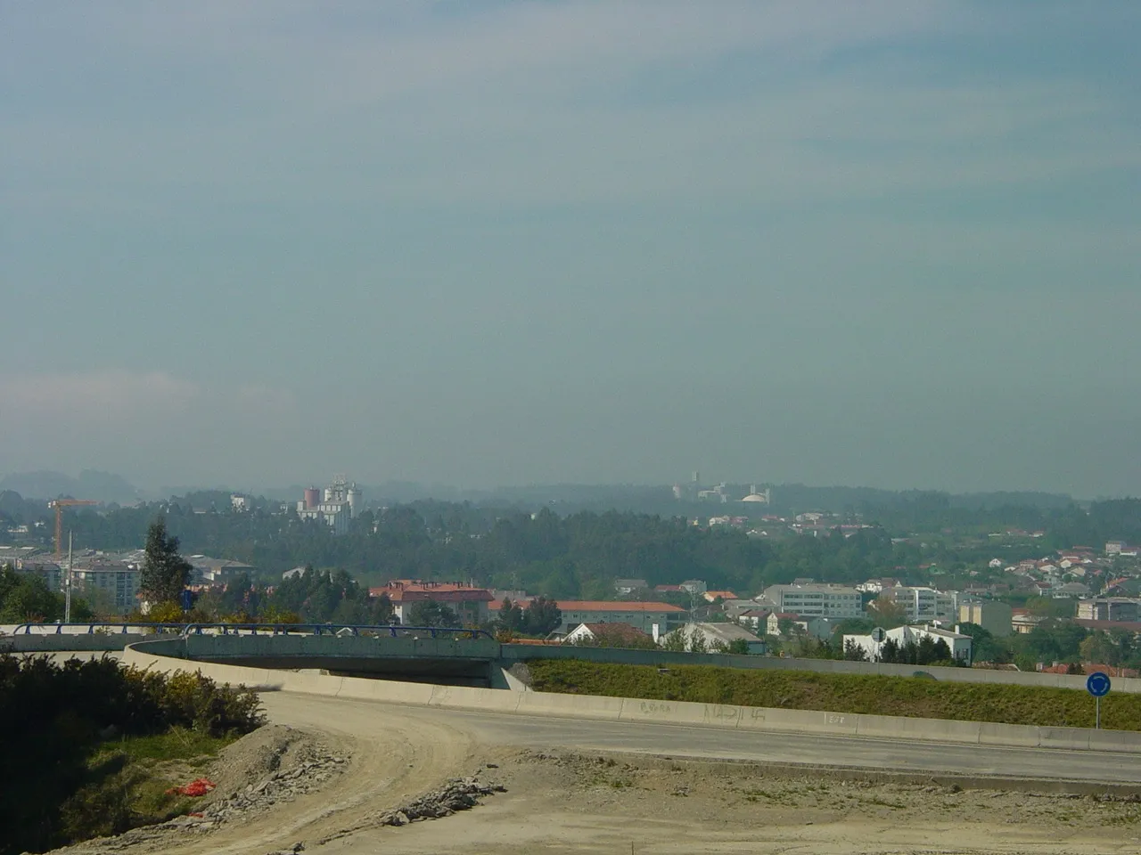 Photo showing: Polución en Narón das cementeiras