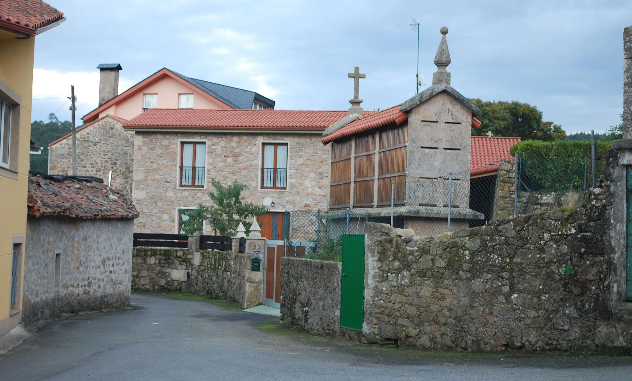 Photo showing: Vista de Cazobre (zona urbana) Morás Arteixo A Coruña Galiza Spain