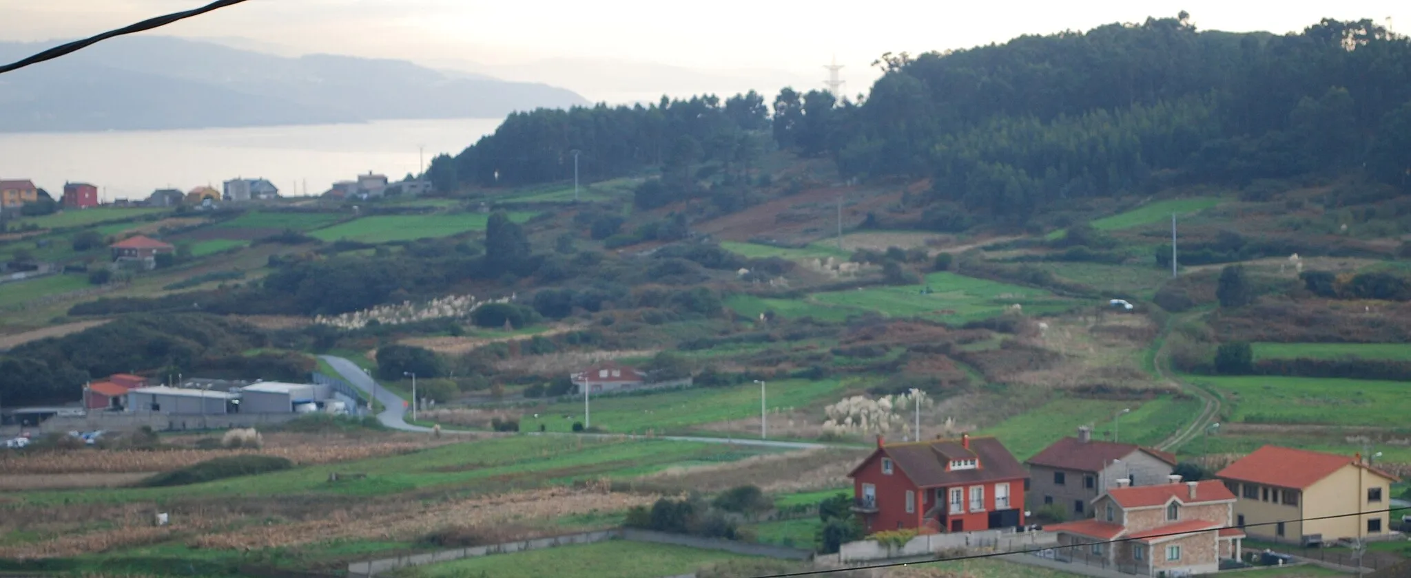 Photo showing: Castro de Rañobre, Agra de Rañobre visto dende a estrada de Suevos. Arteixo A Coruña Galiza