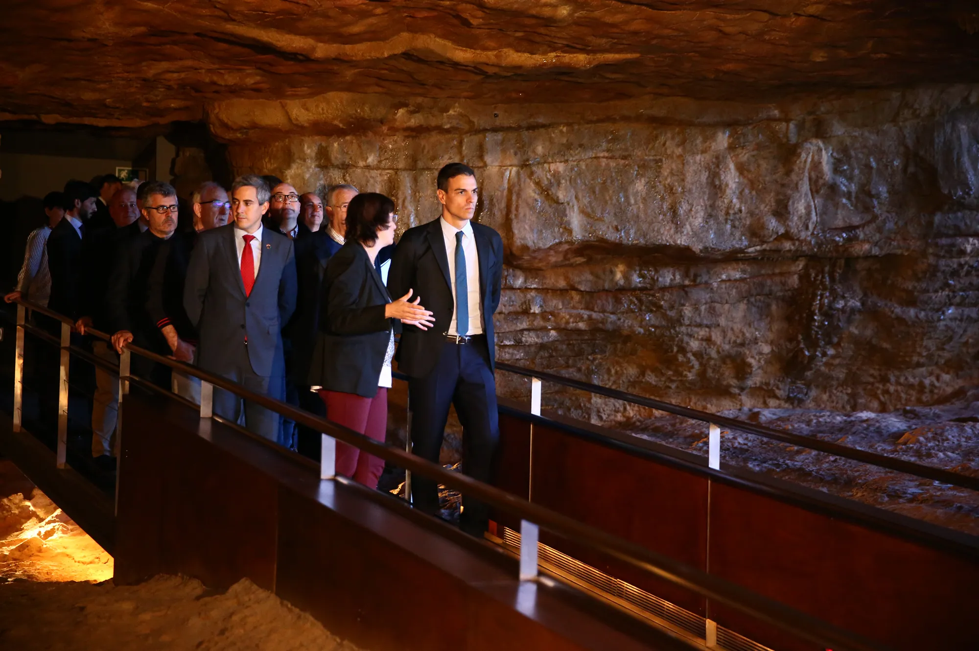 Photo showing: The Prime Minister Pedro Sánchez visits the Neocave, a scientific reconstruction of the Altamira cave.