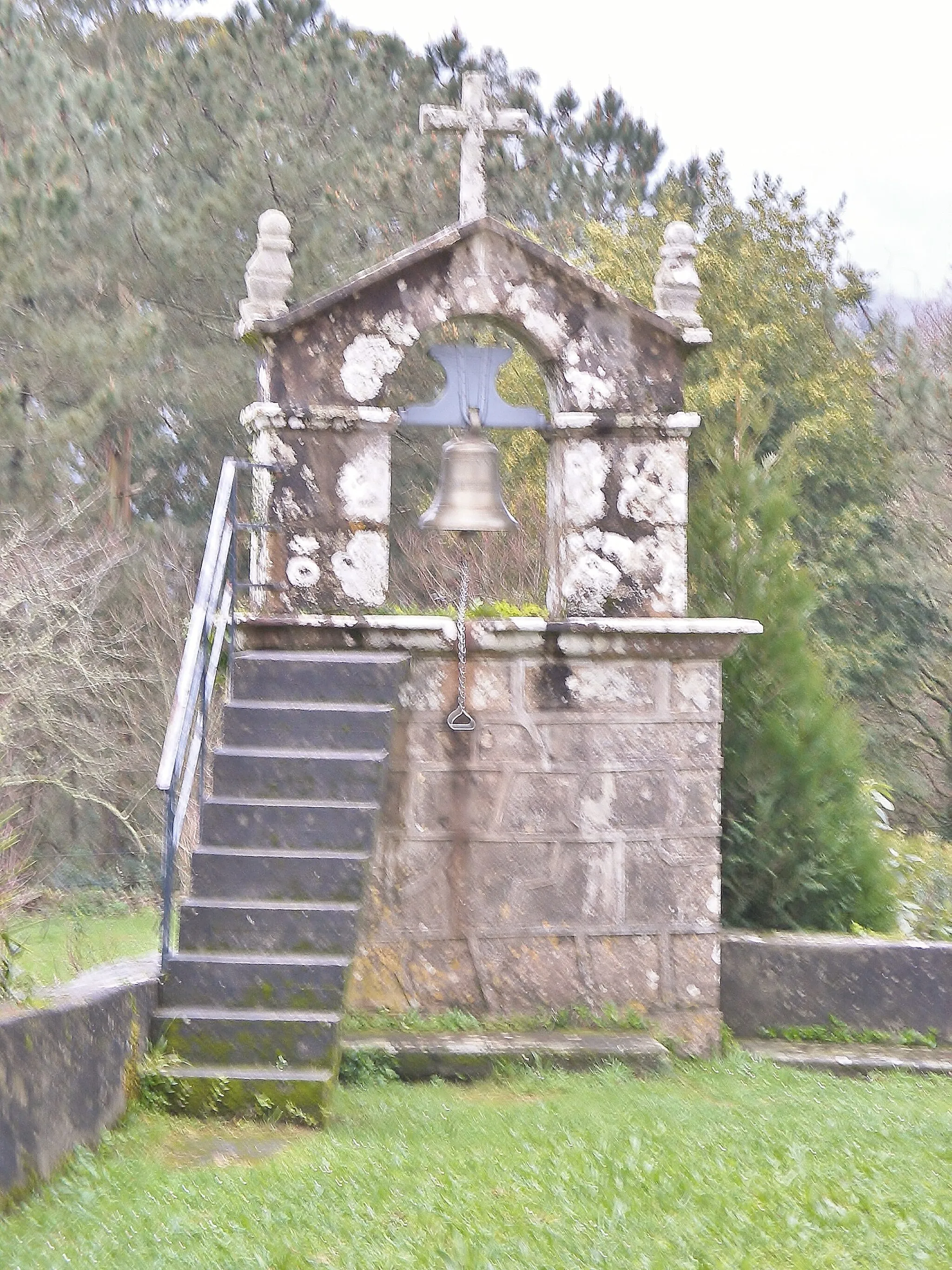 Photo showing: Campanario exento da igrexa de Tarás no concello de Outes.