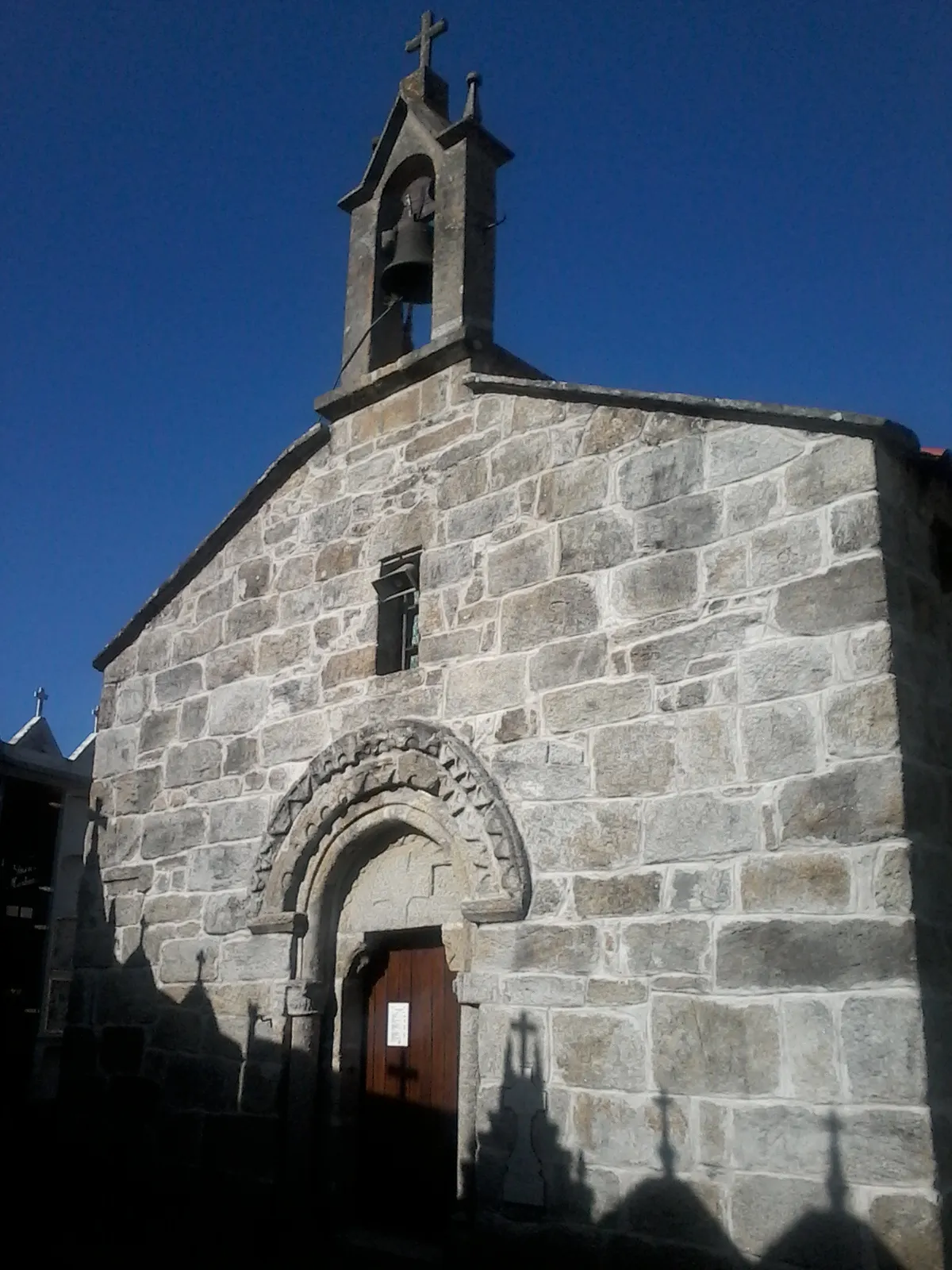 Photo showing: Fachada da igrexa de Chamín no concello coruñés de Arteixo.