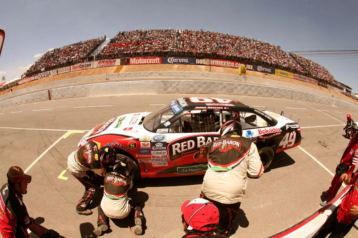 Photo showing: Jorge Arteaga Red Baron Pitstop