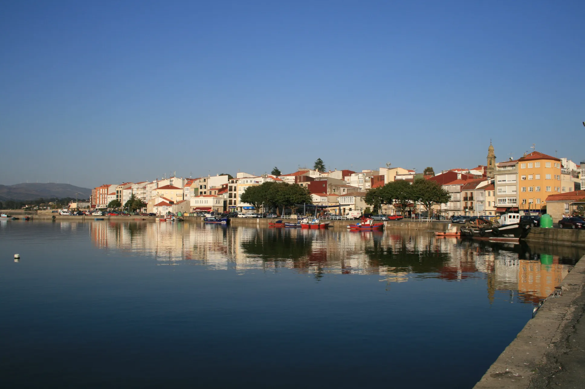 Photo showing: Vista de Rianxo, localidade que está situada na ría de Arousa.

fotosderianxo.wordpress.com