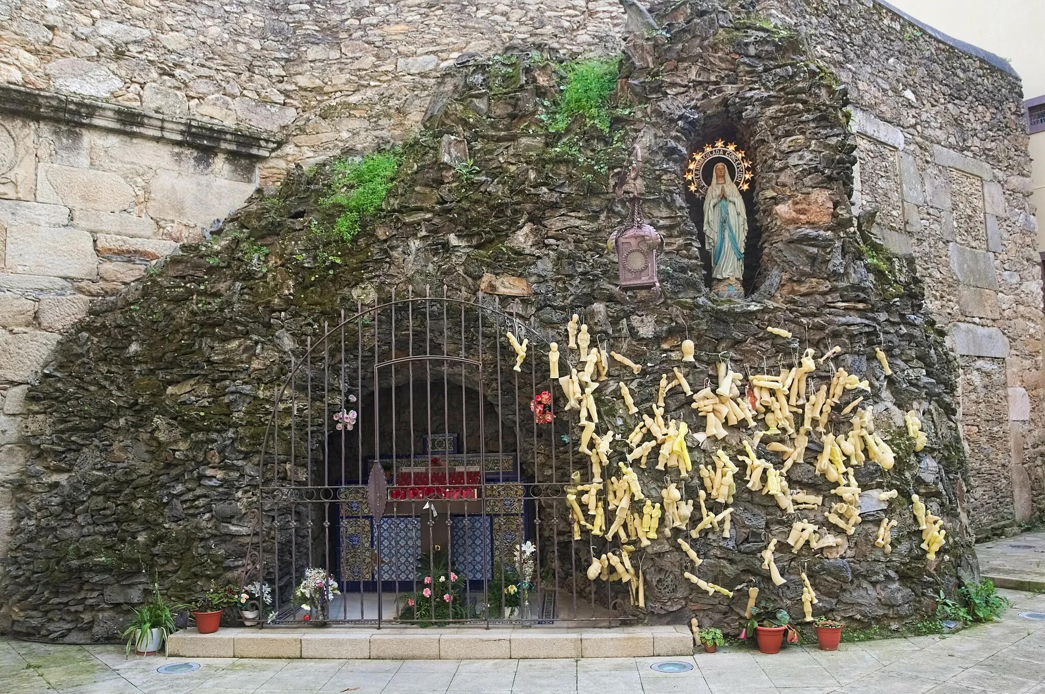 Photo showing: Grotto of Lourdes, in Viveiro, Galicia, Spain.