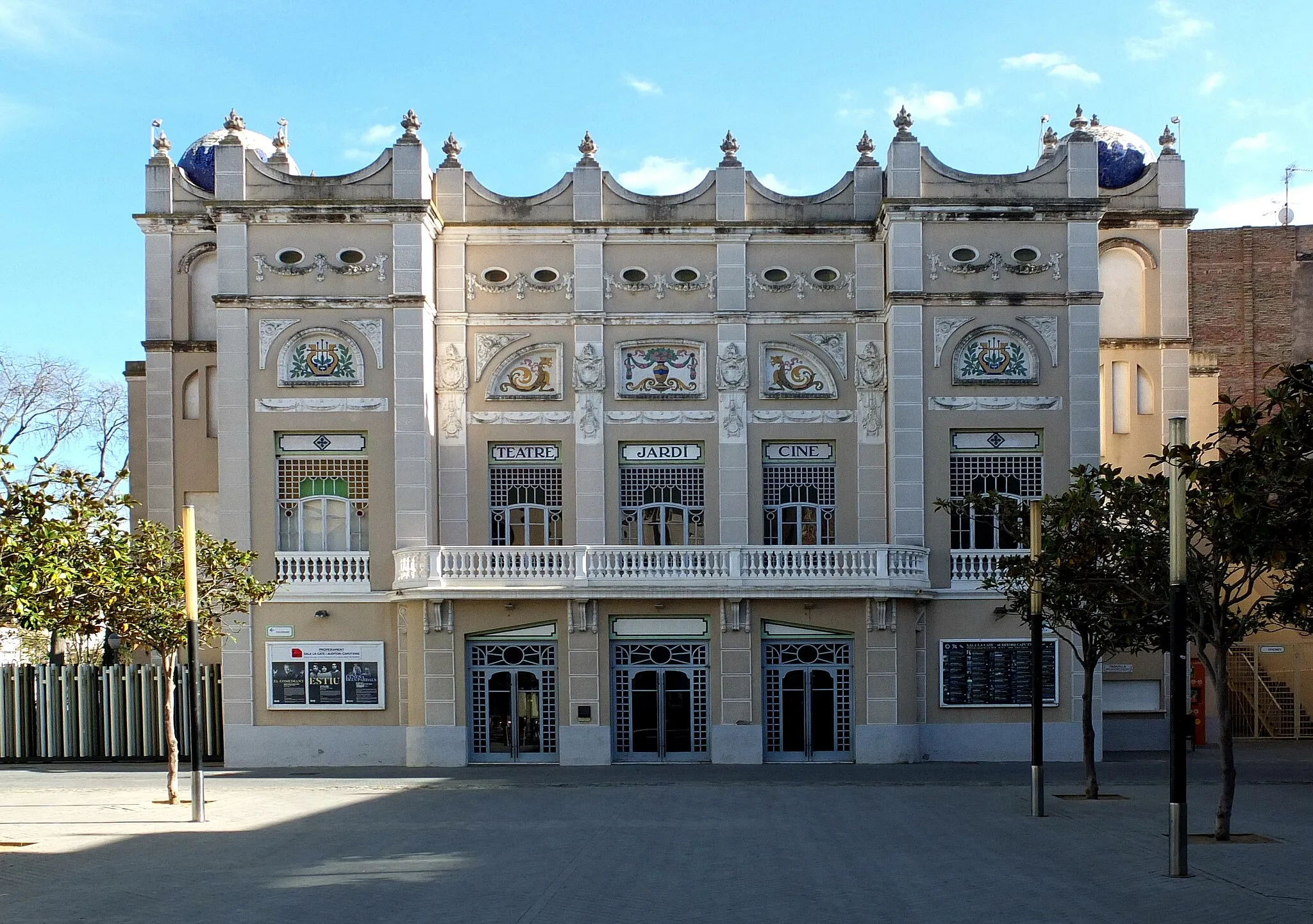 Photo showing: "Cine teatre Jardí" in Figueres (Spain)

This is a photo of a building indexed in the Catalan heritage register as Bé Cultural d'Interès Local (BCIL) under the reference IPA-19551.