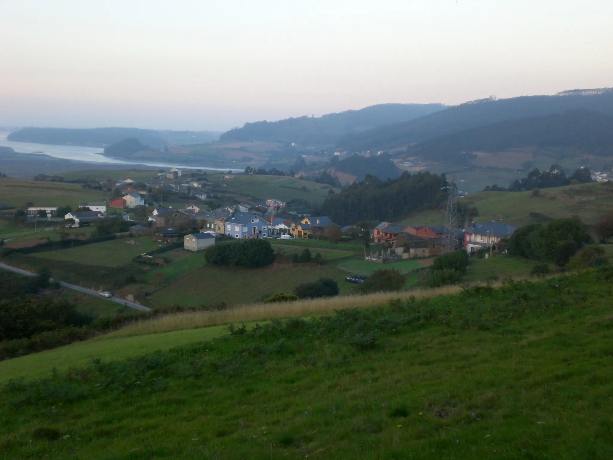 Photo showing: Vista de Miou desde el depósito de agua. (Asturias).