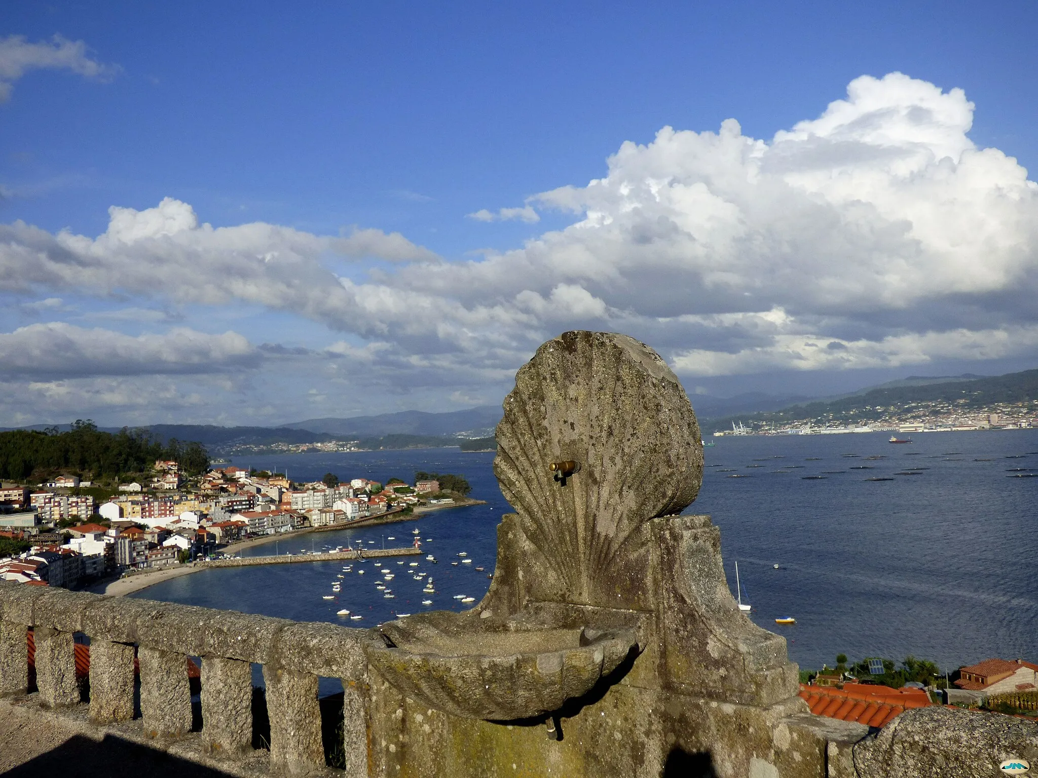 Photo showing: Fuente de Dorrón. Mirador da Granxa.