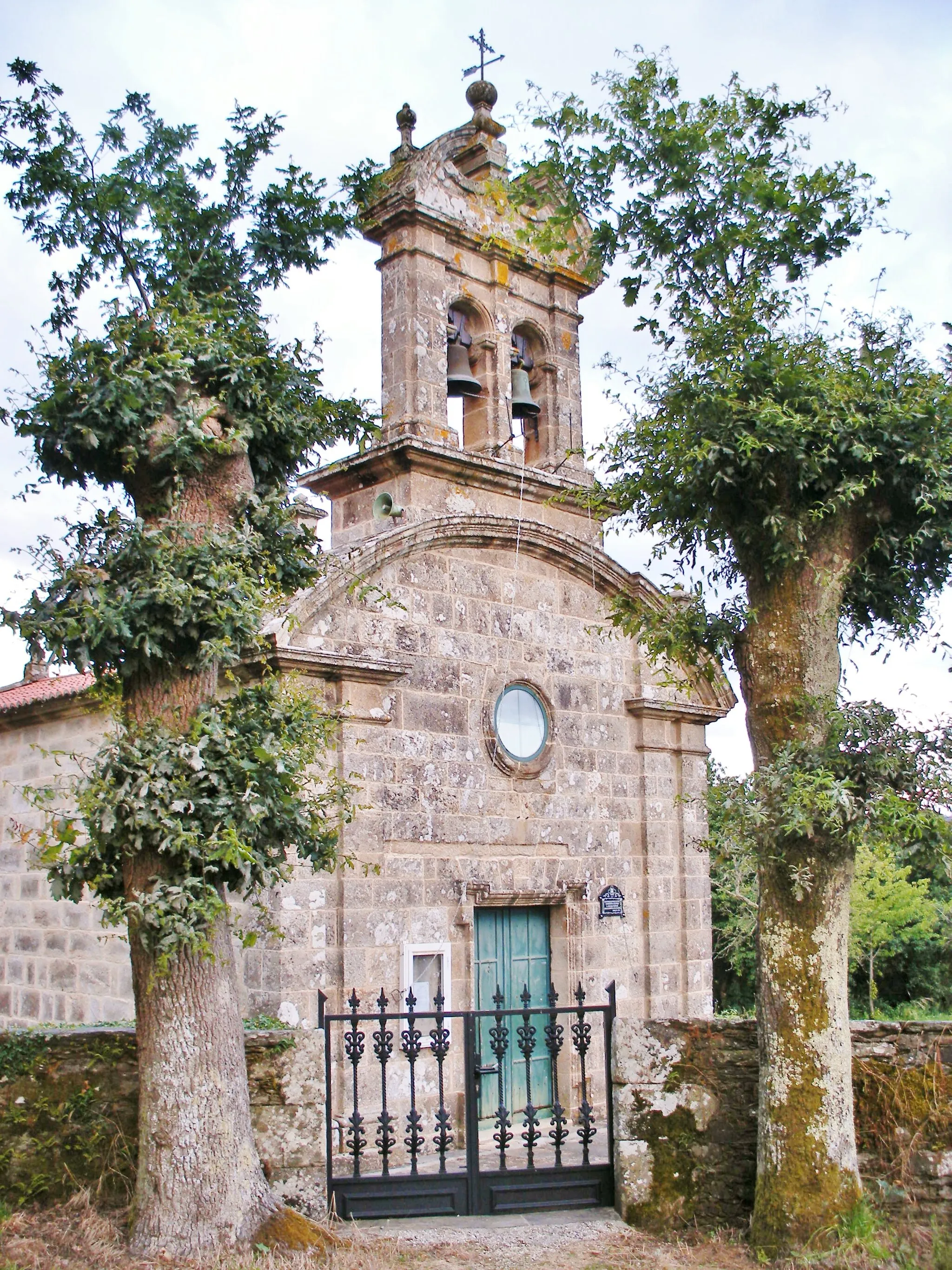 Photo showing: Igrexa parroquial da Gándara no concello coruñés de Oroso.