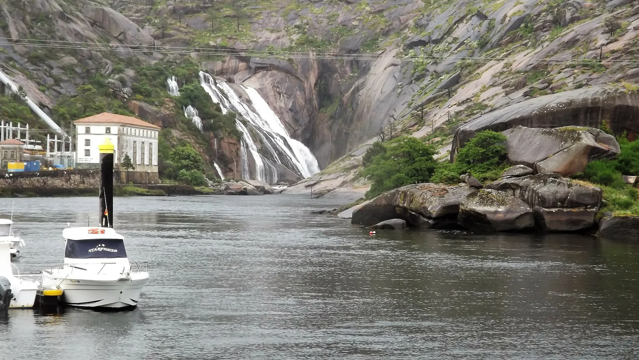Photo showing: Ezaro waterfall.
