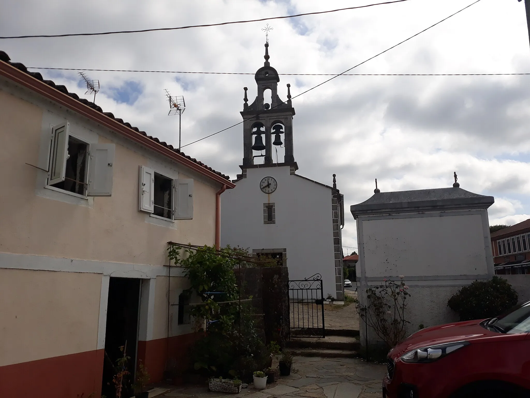 Photo showing: Church of St James, on the French Way of Saint James in Boente, Arzúa, A Coruña province, Galicia, Spain.