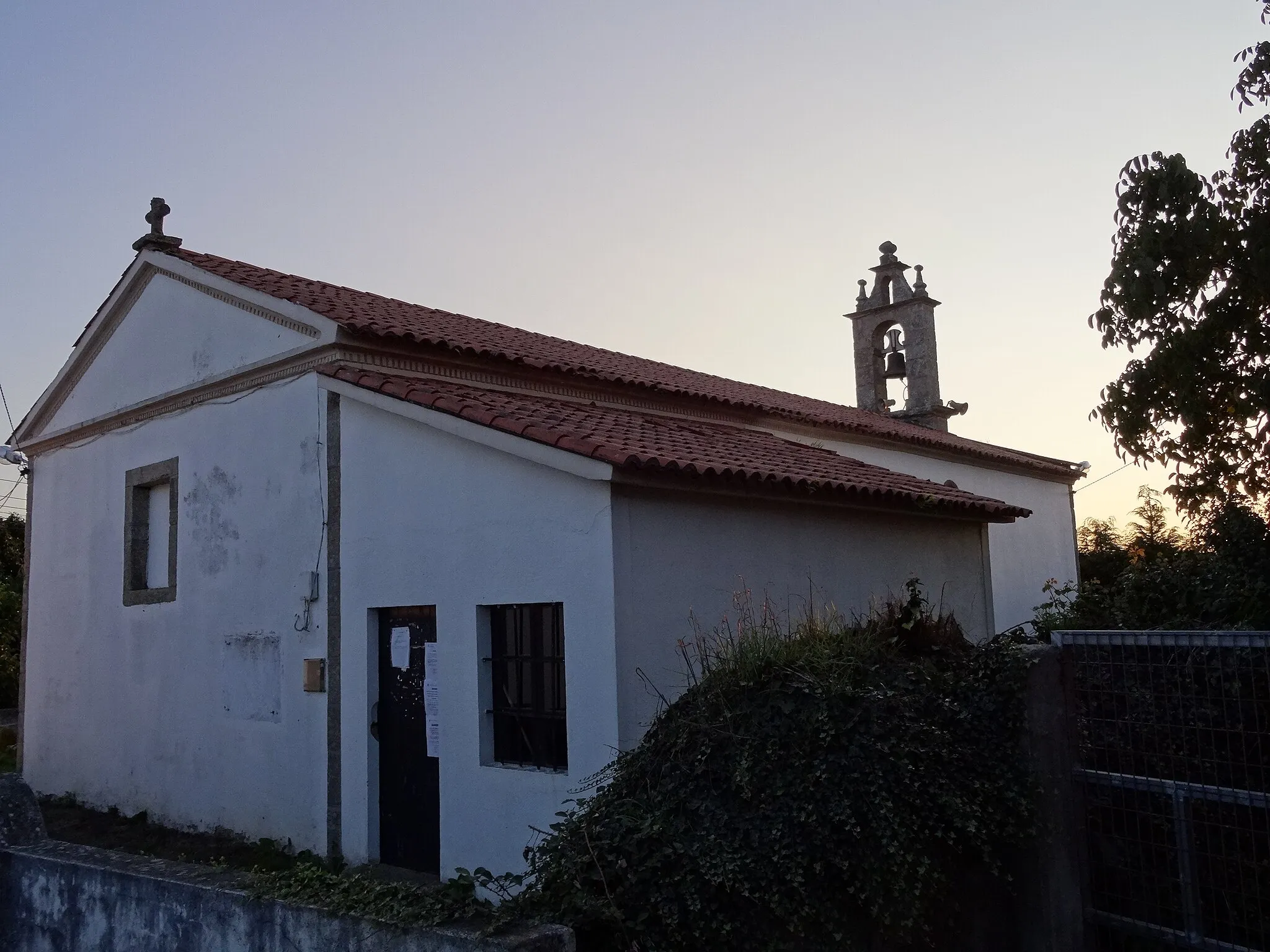 Photo showing: Igrexa de San Román no concello de Santiso, provincia da Coruña.