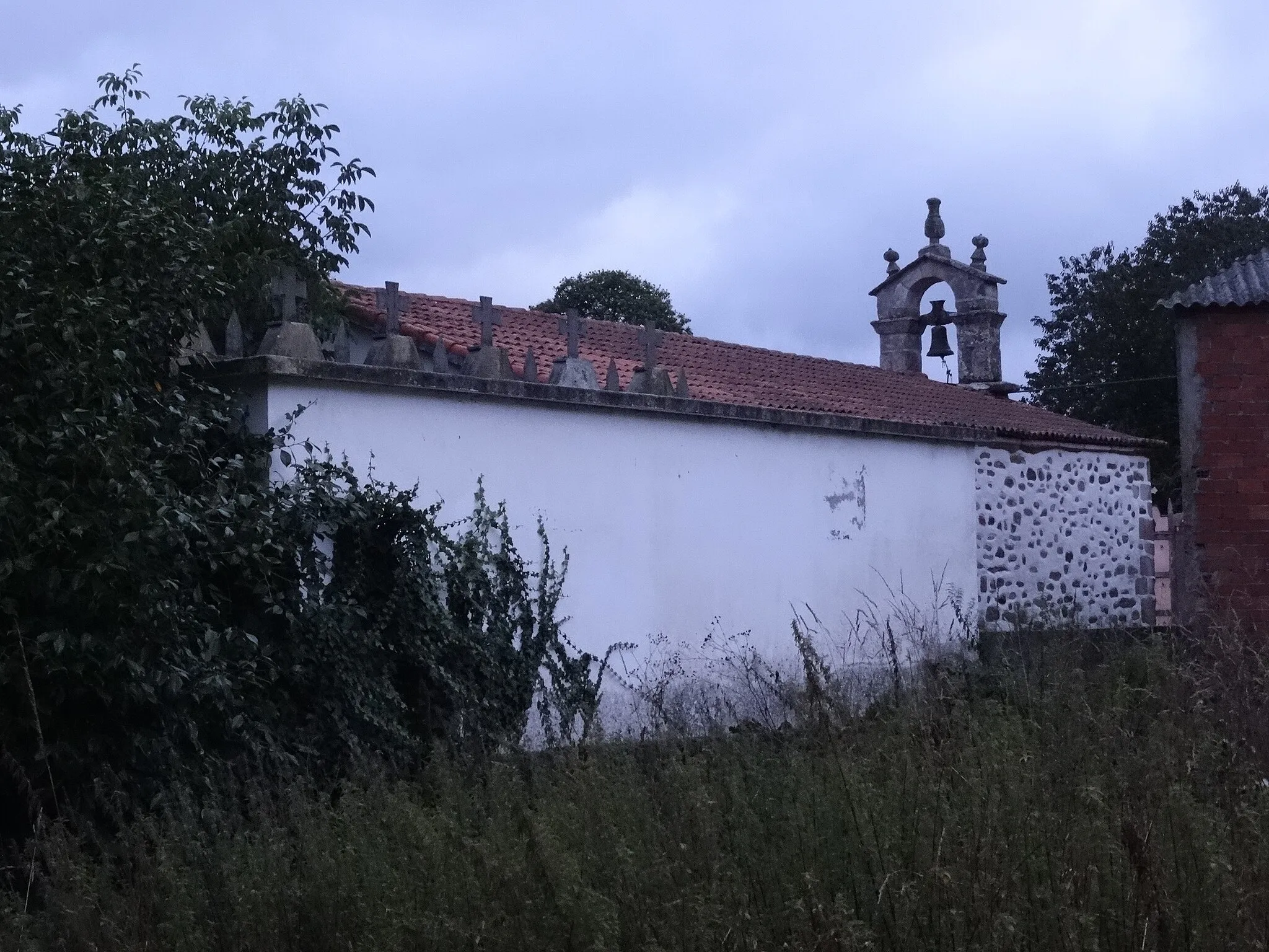 Photo showing: Igrexa de Serantes, no concello de Santiso, provincia da Coruña.
