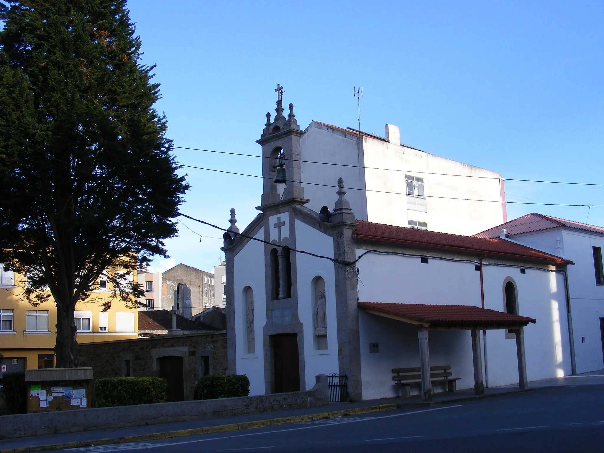 Photo showing: Vista da capela da Milagrosa, no barrio carballés da Milagrosa (Carballo, Galiza)