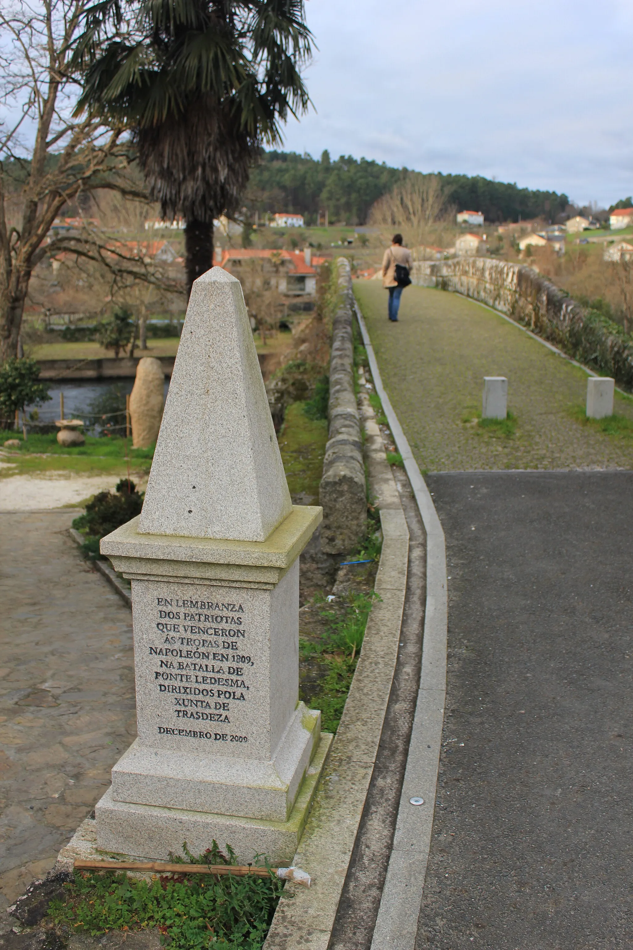 Photo showing: Tribute to the victors against Napoleon's troops in 1809 led by the Board of Trasdeza in A Ponte Ledesma, Galicia, Spain.