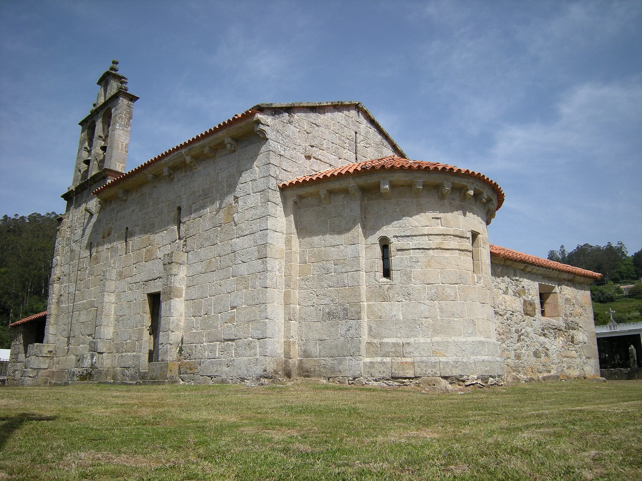 Photo showing: Ábsida da igrexa de Santa María de Doroña, Vilarmaior.