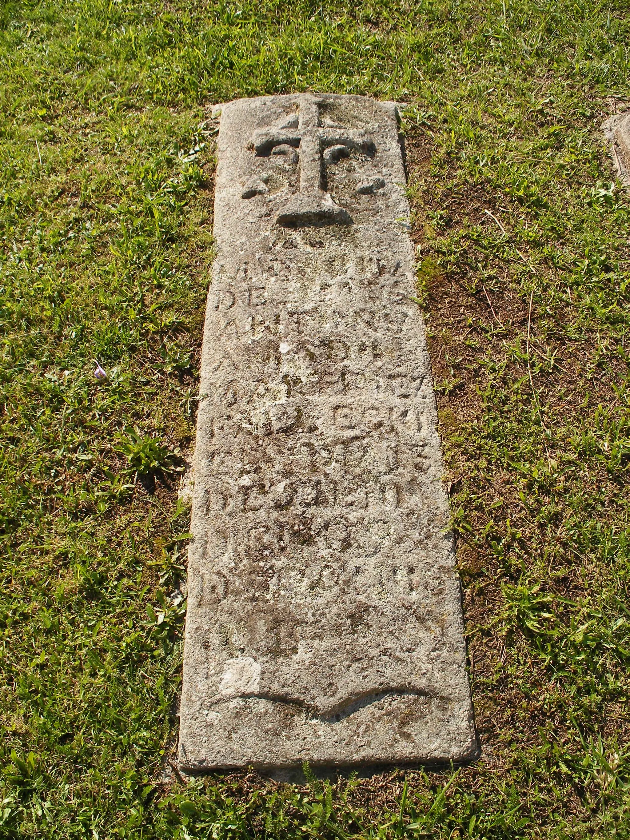 Photo showing: Sepulcro no adro da igrexa de Vilamateo, no concello de Vilarmaior