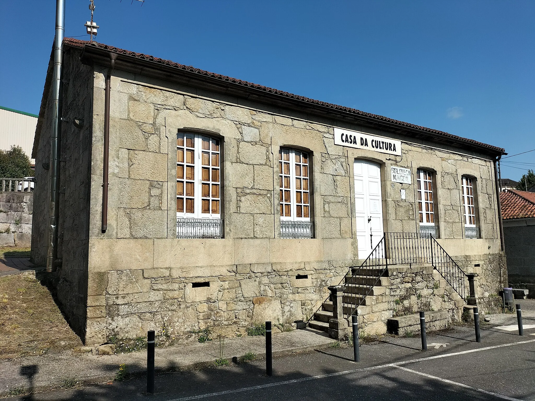 Photo showing: Biblioteca Pública Municipal de Pontecesures