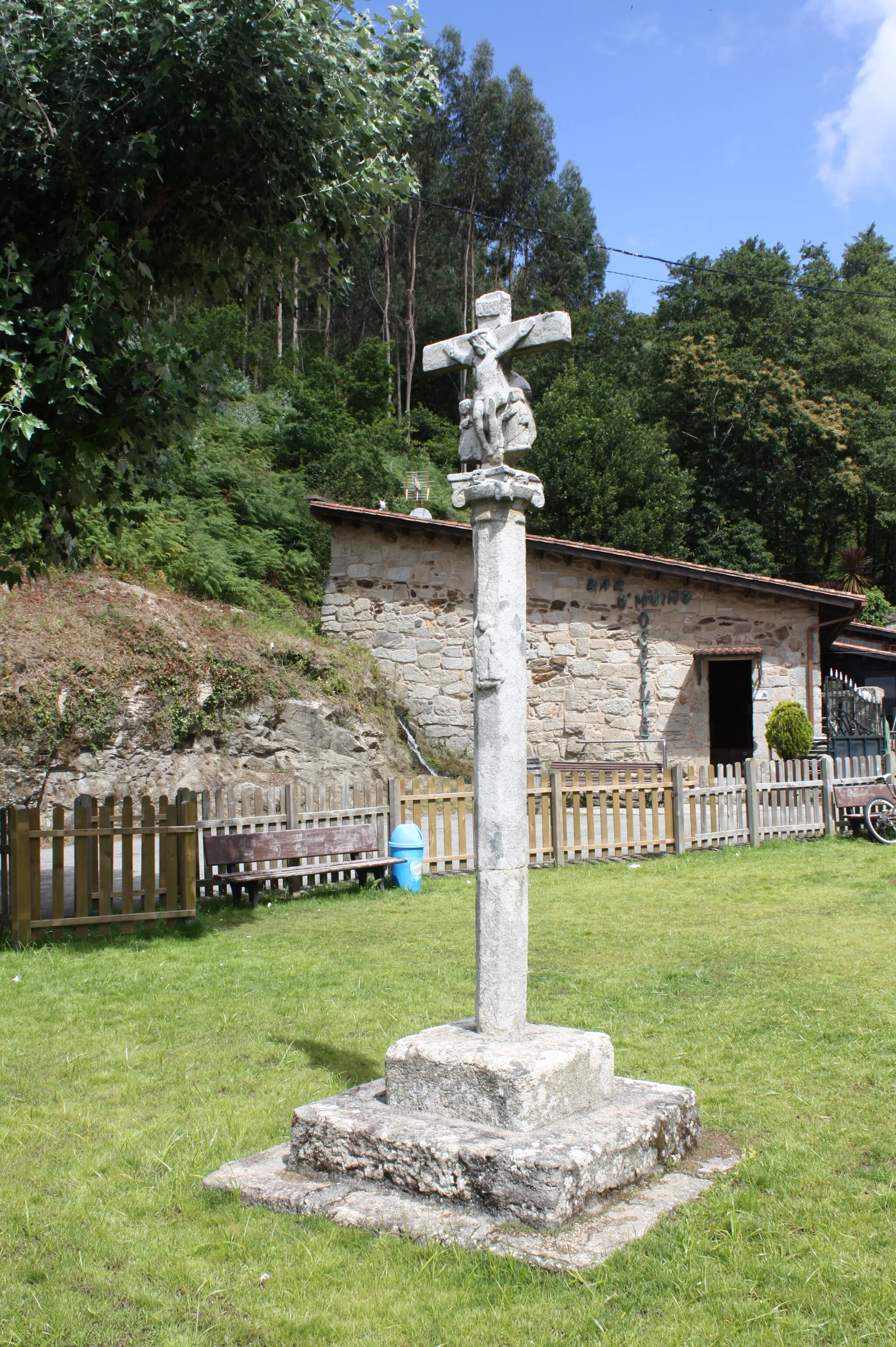 Photo showing: Cruceiro no lugar de Chan de Vila, parroquia de Bordóns, concello de Sanxenxo (Pontevedra)