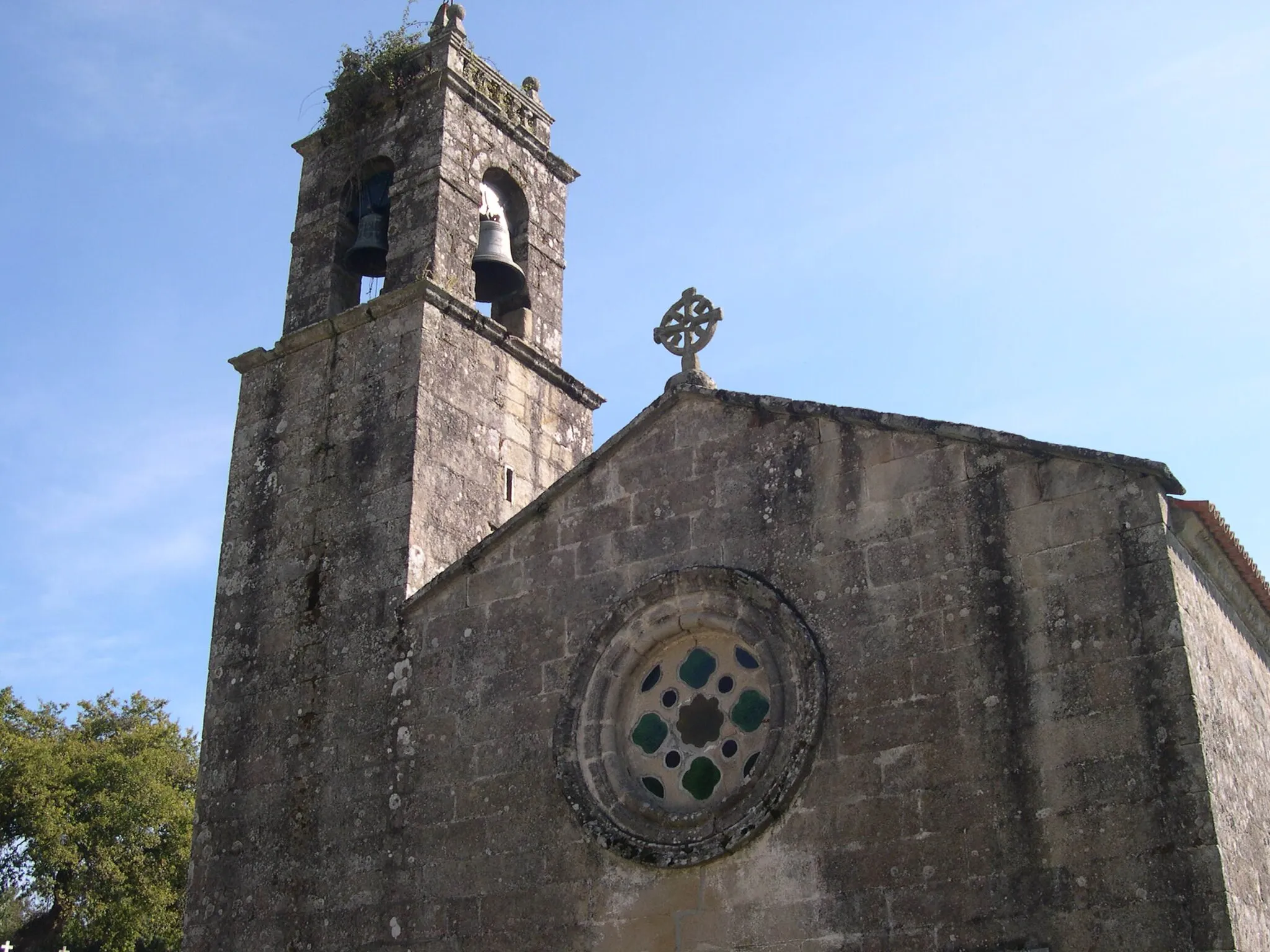 Photo showing: Fachada da Igrexa románica de Santa María de Bemil