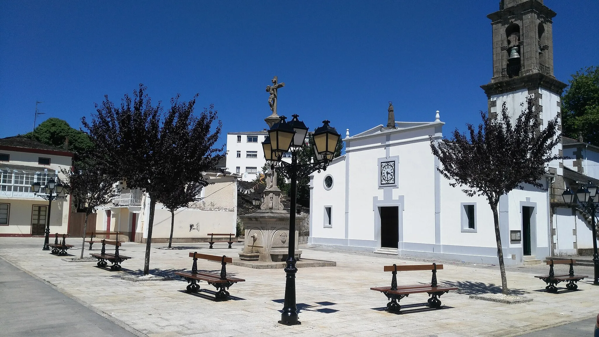 Photo showing: Praza da Igrexa de Santa Maria en As Pontes