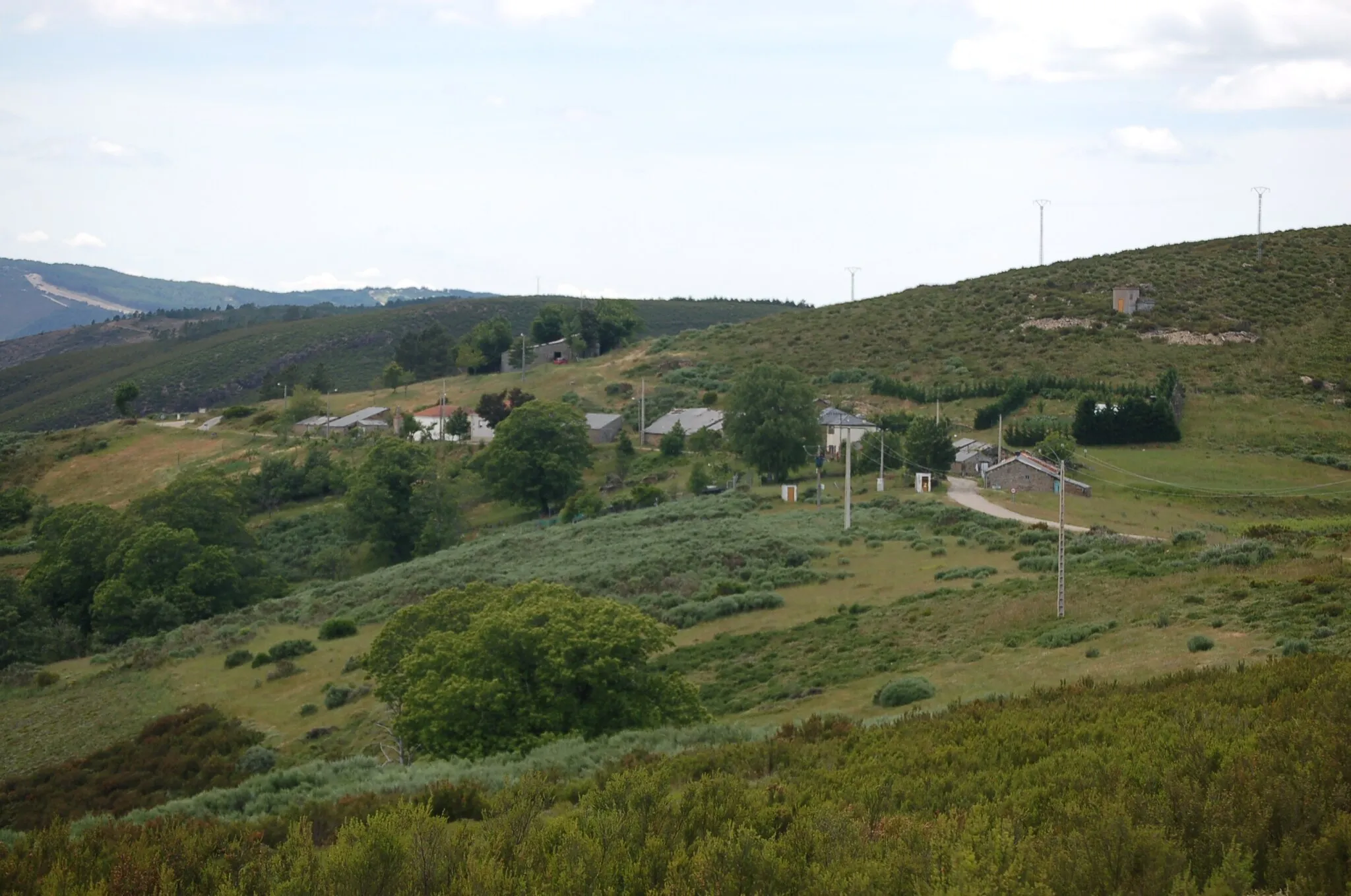 Photo showing: Vista xeral da aldea da Venda do Bolaño desde o leste
