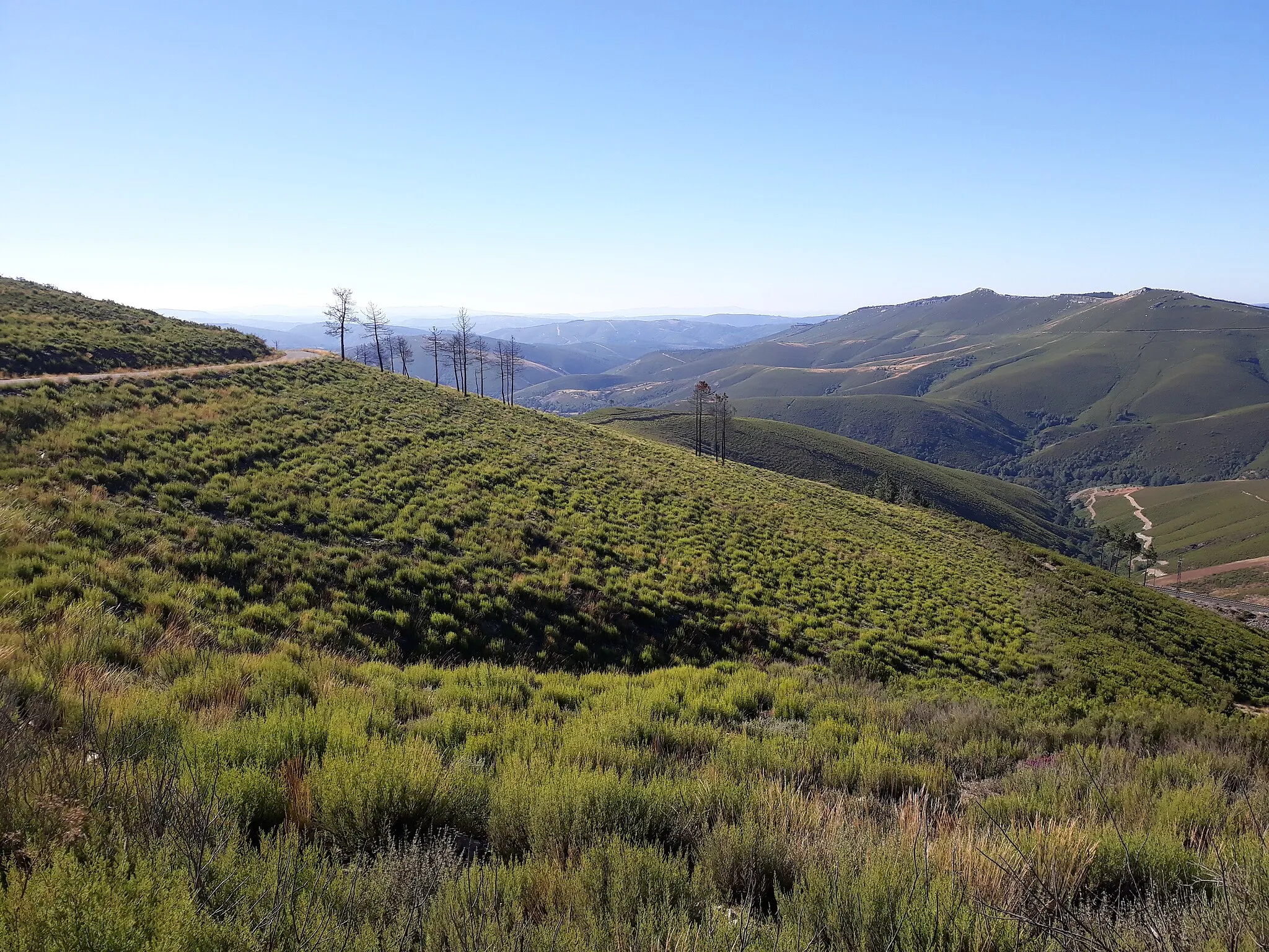 Photo showing: A Venda do Bolaño, Ourense Province, Galicia, Spain, on the Way of St. James (Via de Plata) between Campobecerros and A Gudiña.