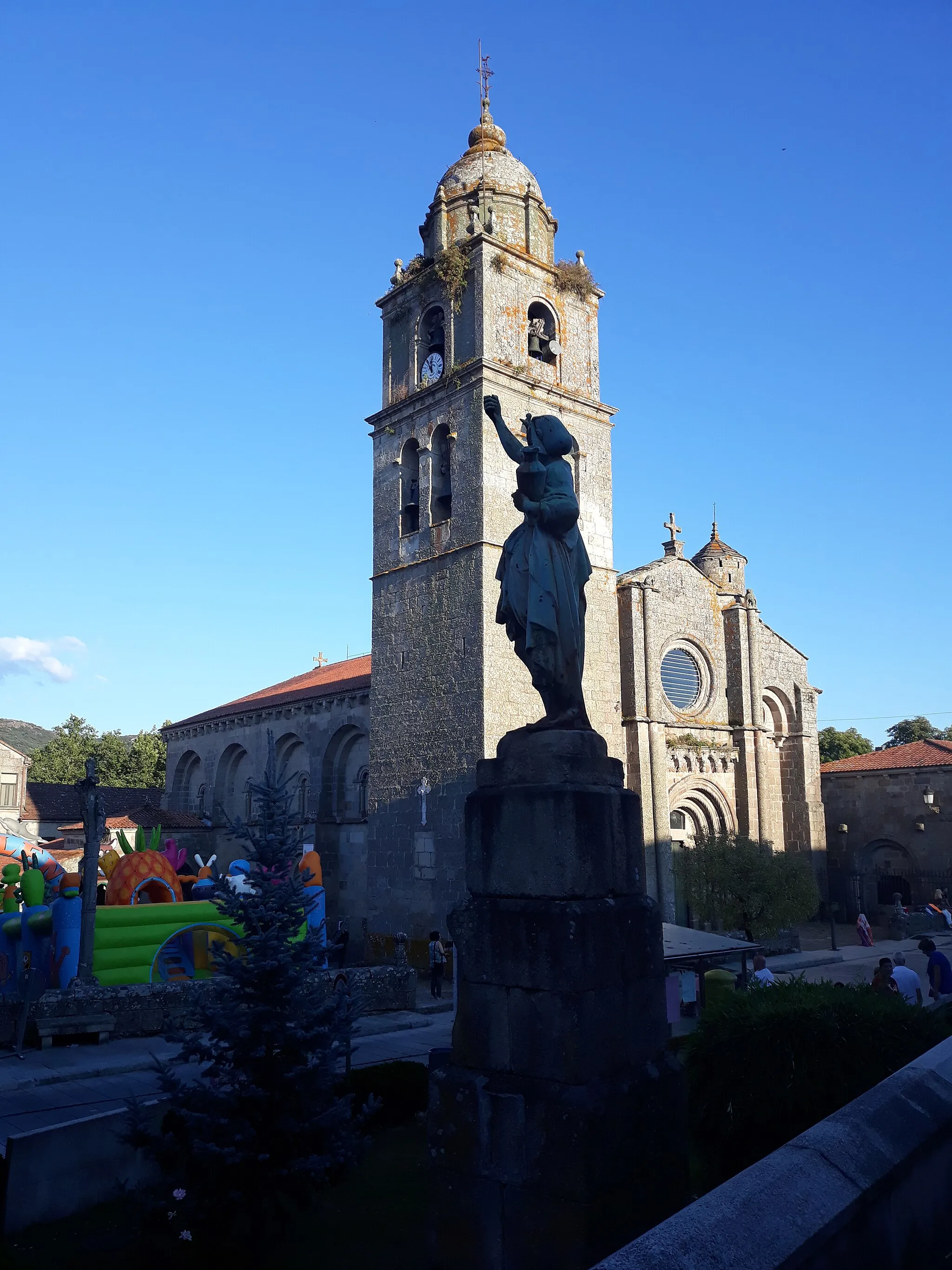 Photo showing: Church in Xunqueira de Ambia, Oursense Province, Galicia, Spain.