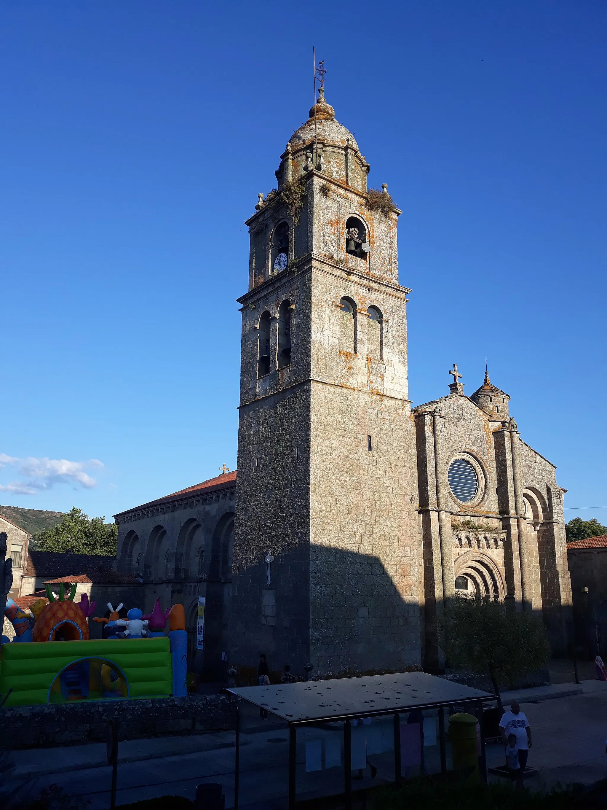 Photo showing: Church in Xunqueira de Ambia, Oursense Province, Galicia, Spain.