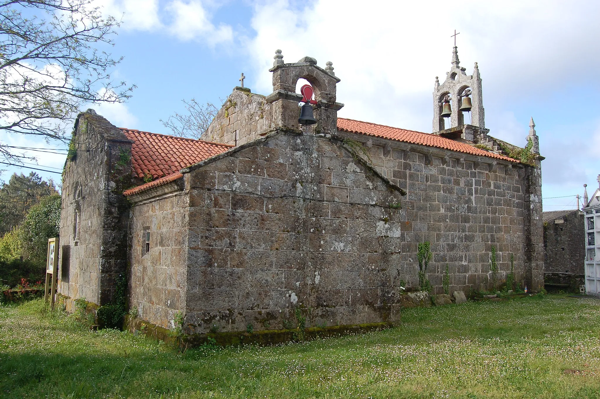 Photo showing: Igrexa parroquial de Santa Locacia de Frixe (Muxía).