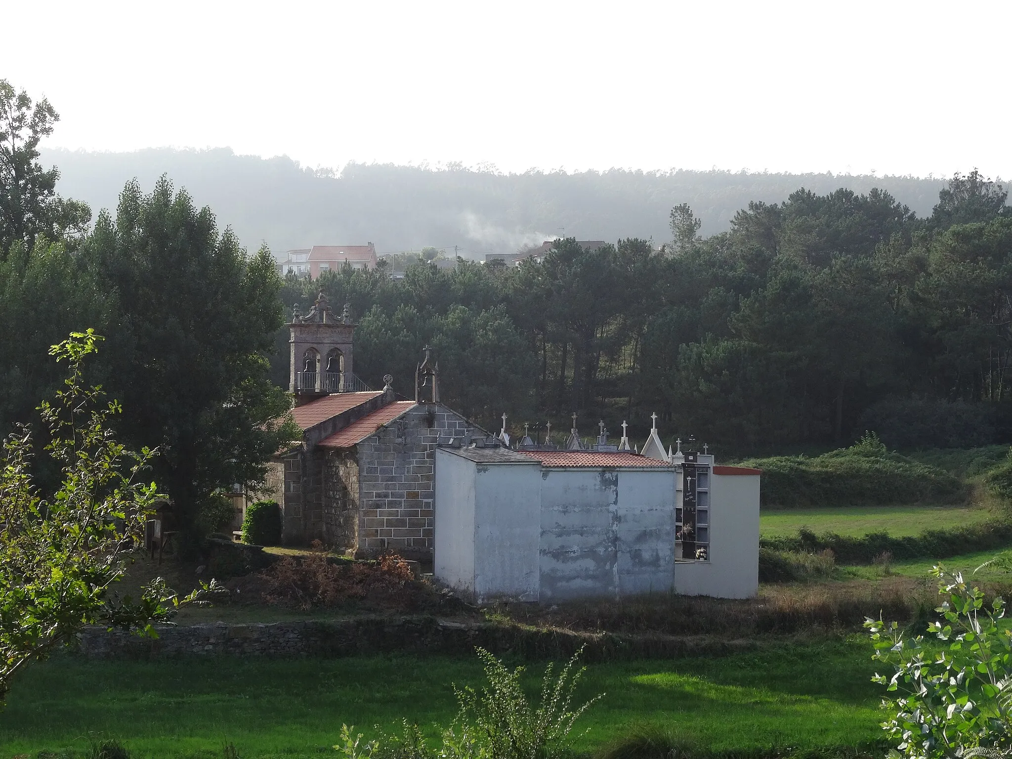 Photo showing: Vista da igrexa da Graña, Ponteceso.