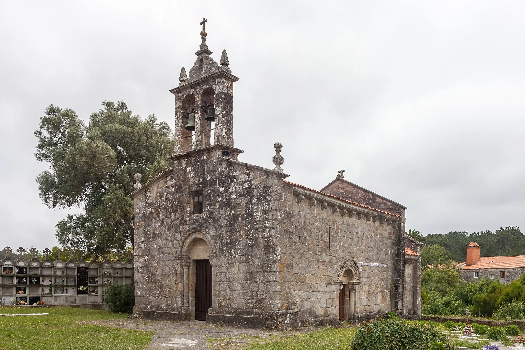 Photo showing: Church of Santiago de Cereixo, Vimianzo, Galicia (Spain).