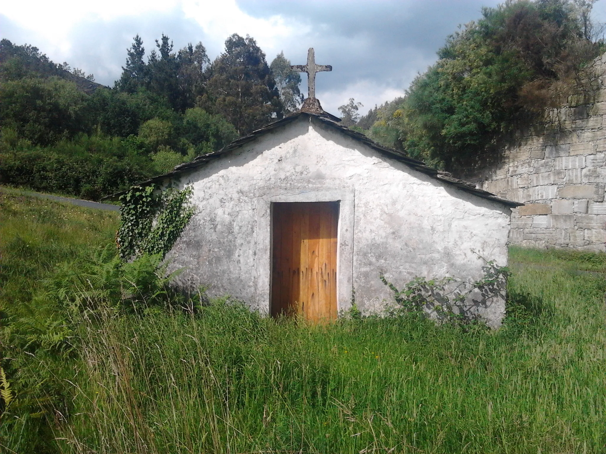 Photo showing: Ermida de San Miguel de Buscalte, do século XVIII, situada na parroquia de San Pedro Fiz de Roupar, Xermade