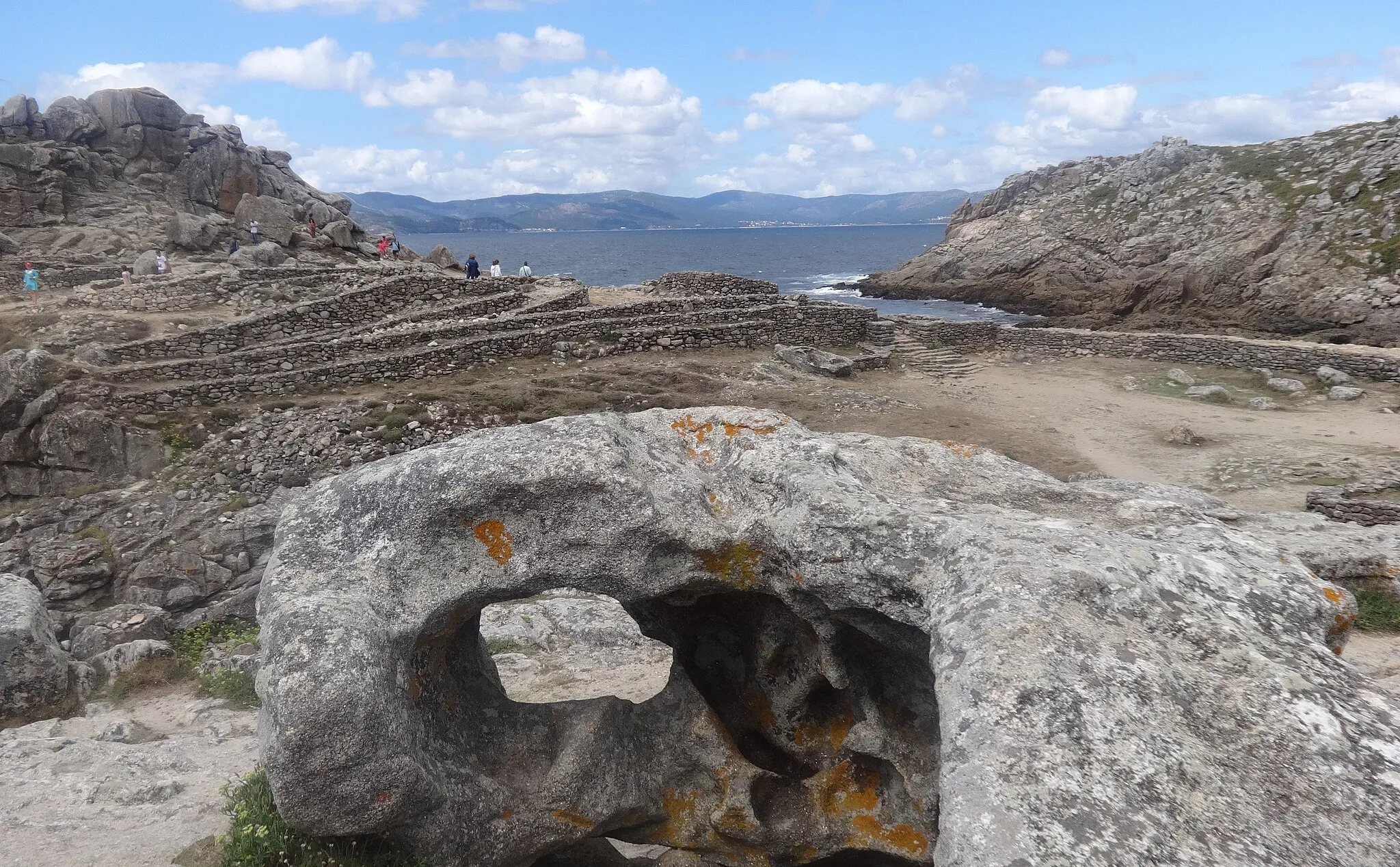 Photo showing: Baroña Celtic town and erosion at granite stones