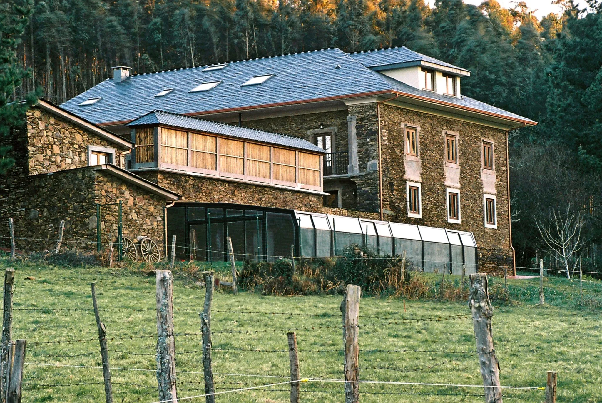 Photo showing: Hotel de naturaleza a via láctea, A Barqueira, Cerdido