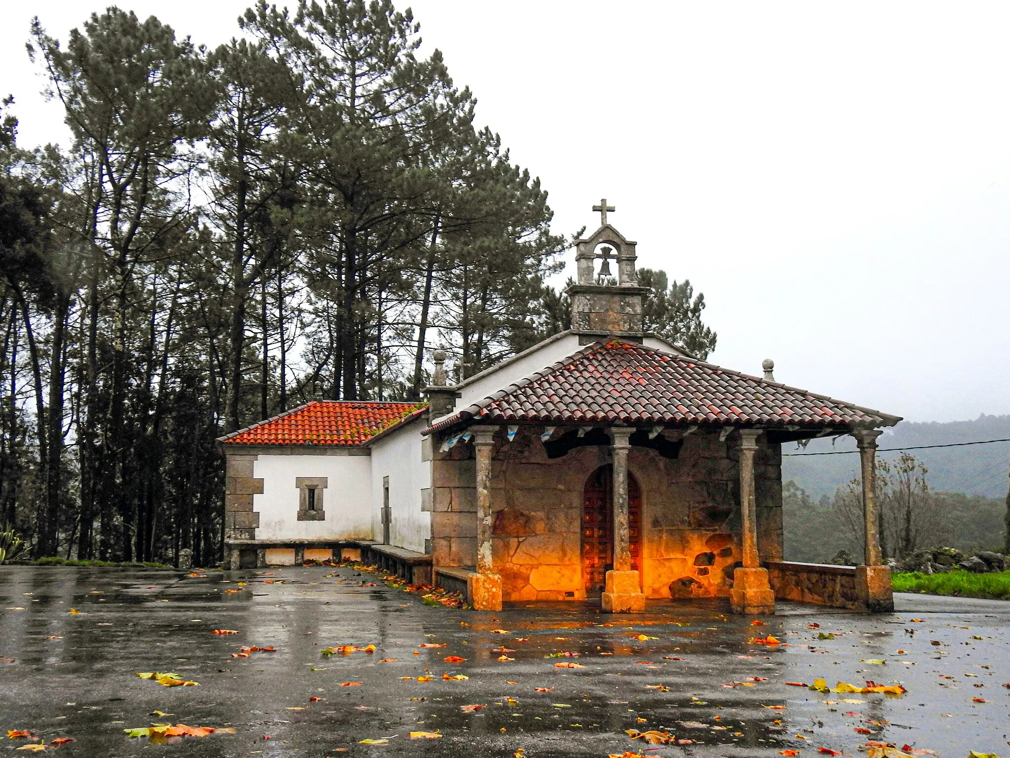 Photo showing: Capela de San Roquiño, na aldea de San Roquiño-Sanguiñal, Tállara (Lousame, A Coruña)
