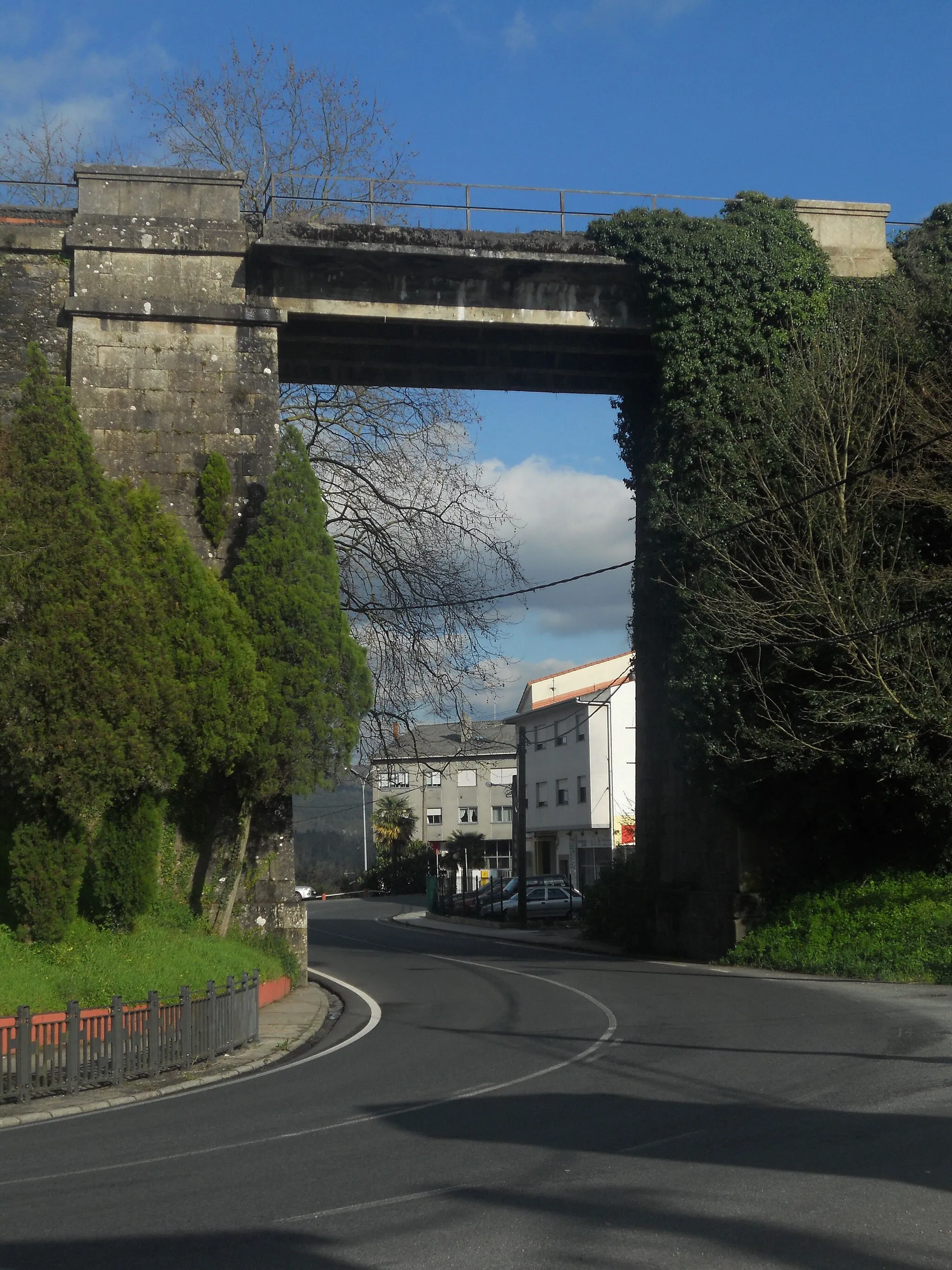 Photo showing: Ponte do ferrocarril na parroquia de Oza no concello de Oza-Cesuras.