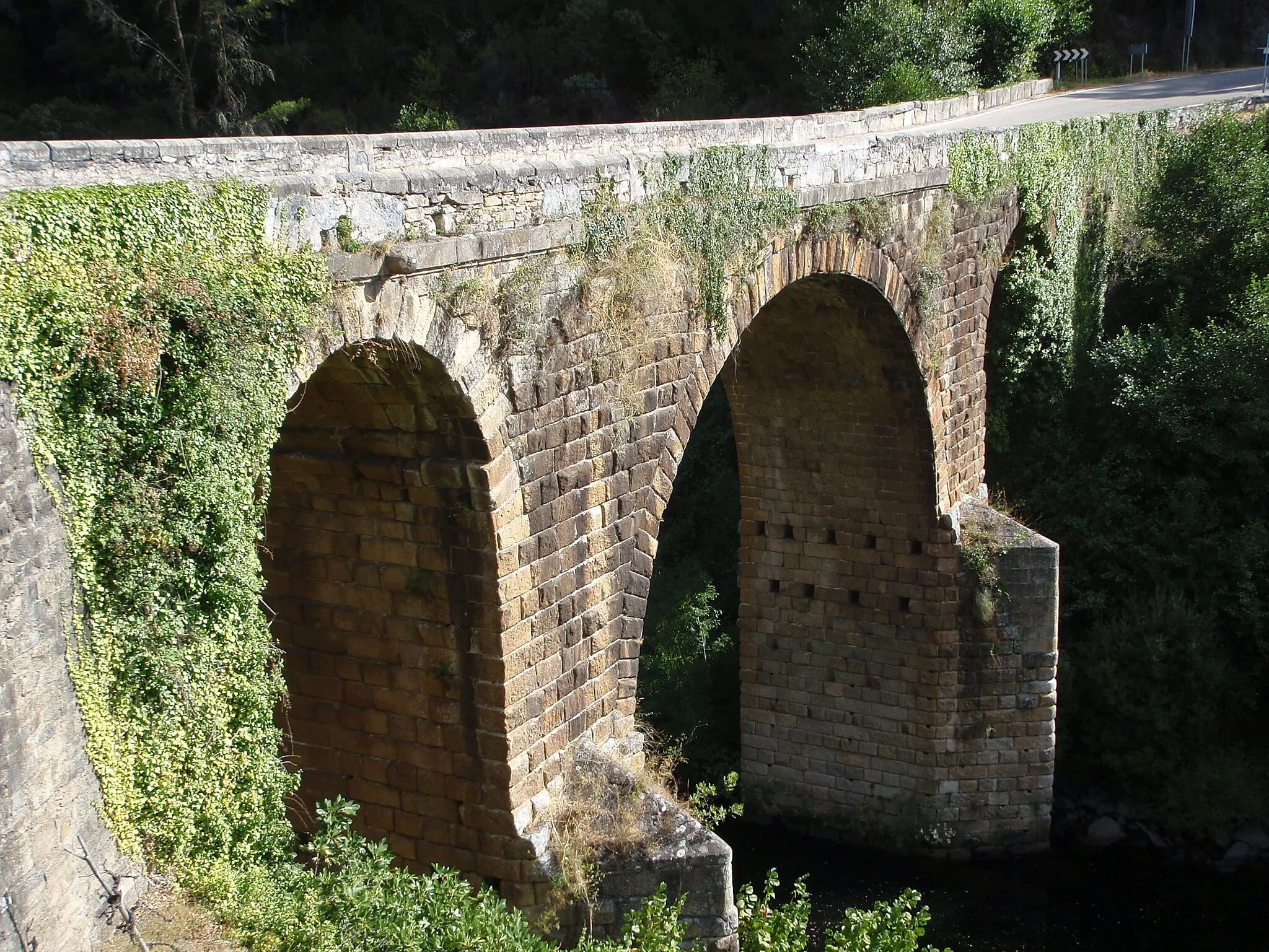 Photo showing: Roman bridge crossing Bibey river